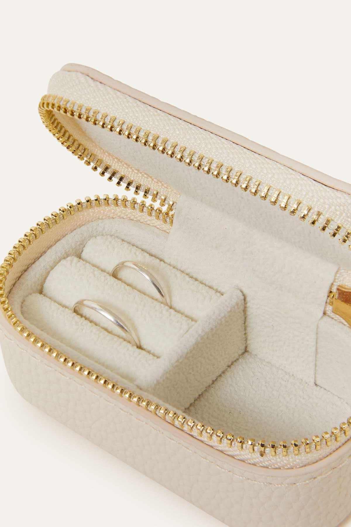 ACCESSORIZE