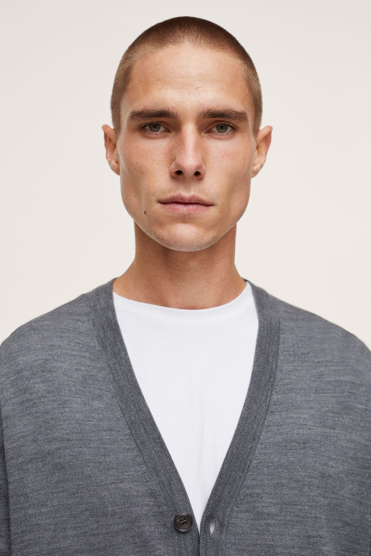 Grey cardigan close-up: V-neckline with button placket and knit texture