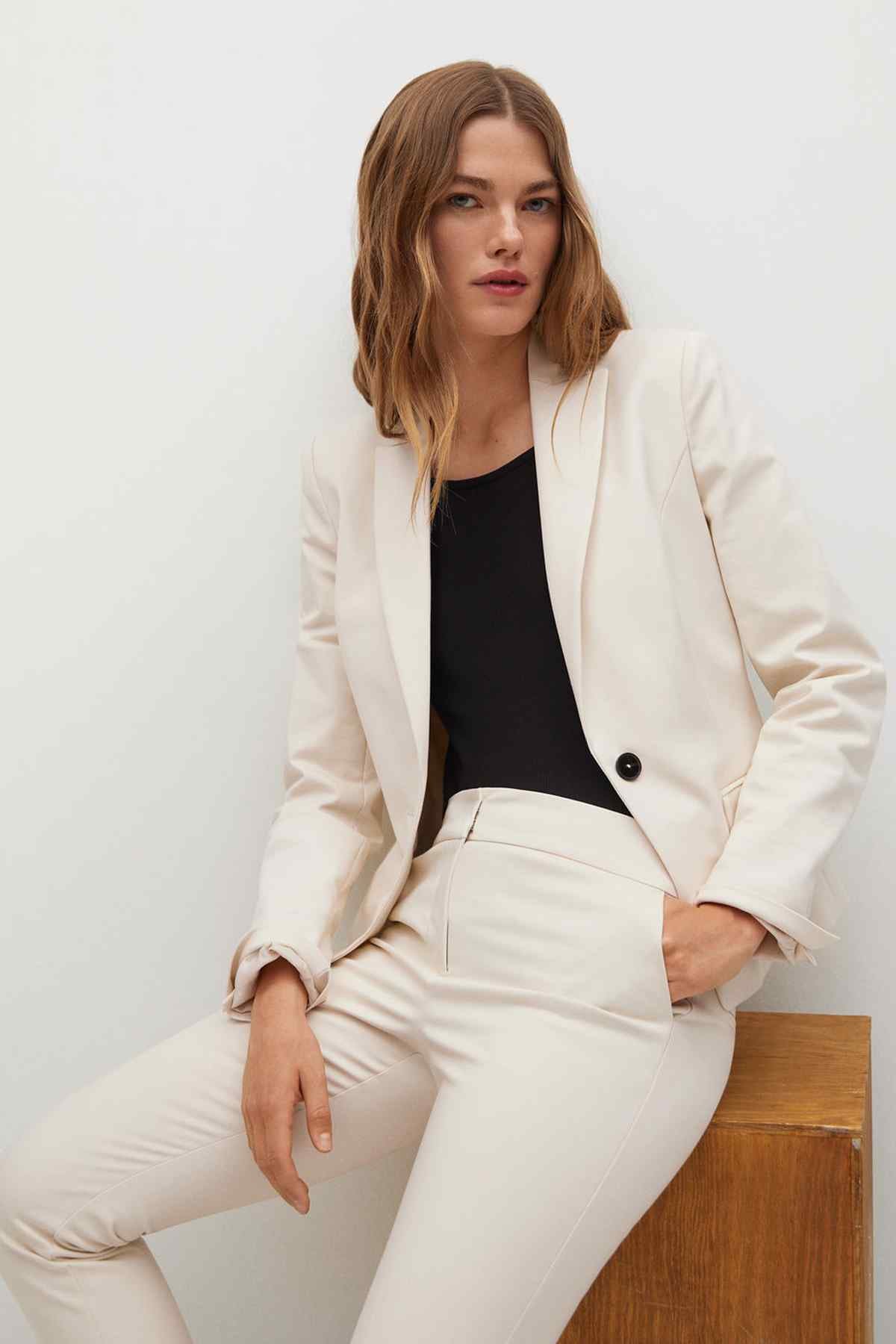 Beige single-breasted blazer and slim-fit trousers, black top underneath