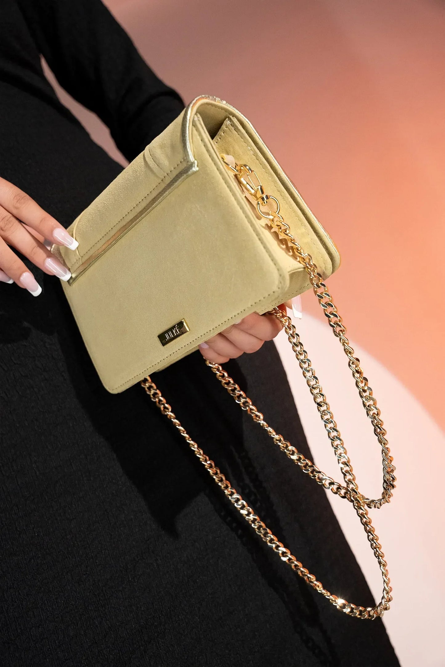 JULKÉ - AK Galleria