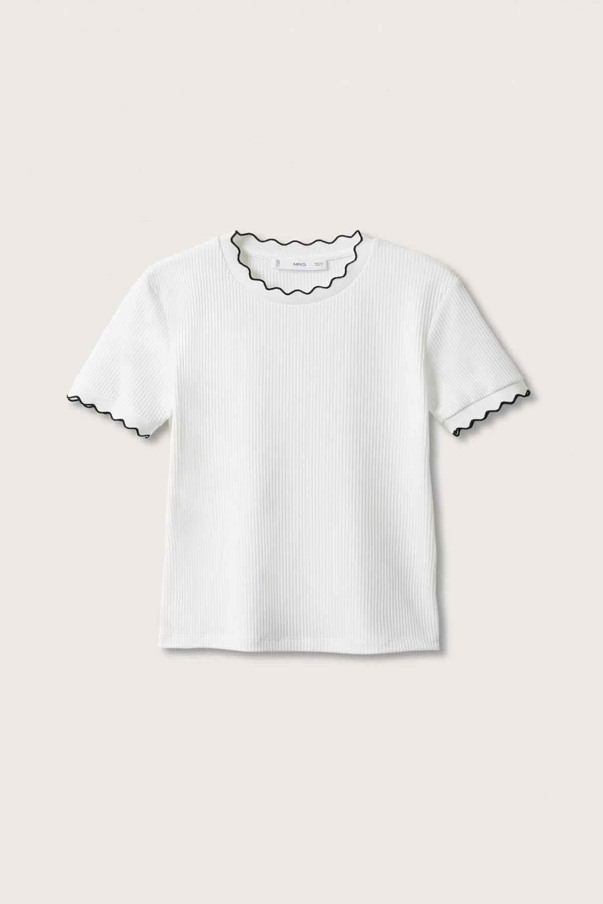 White ribbed knit T-shirt with scalloped neckline and short sleeves