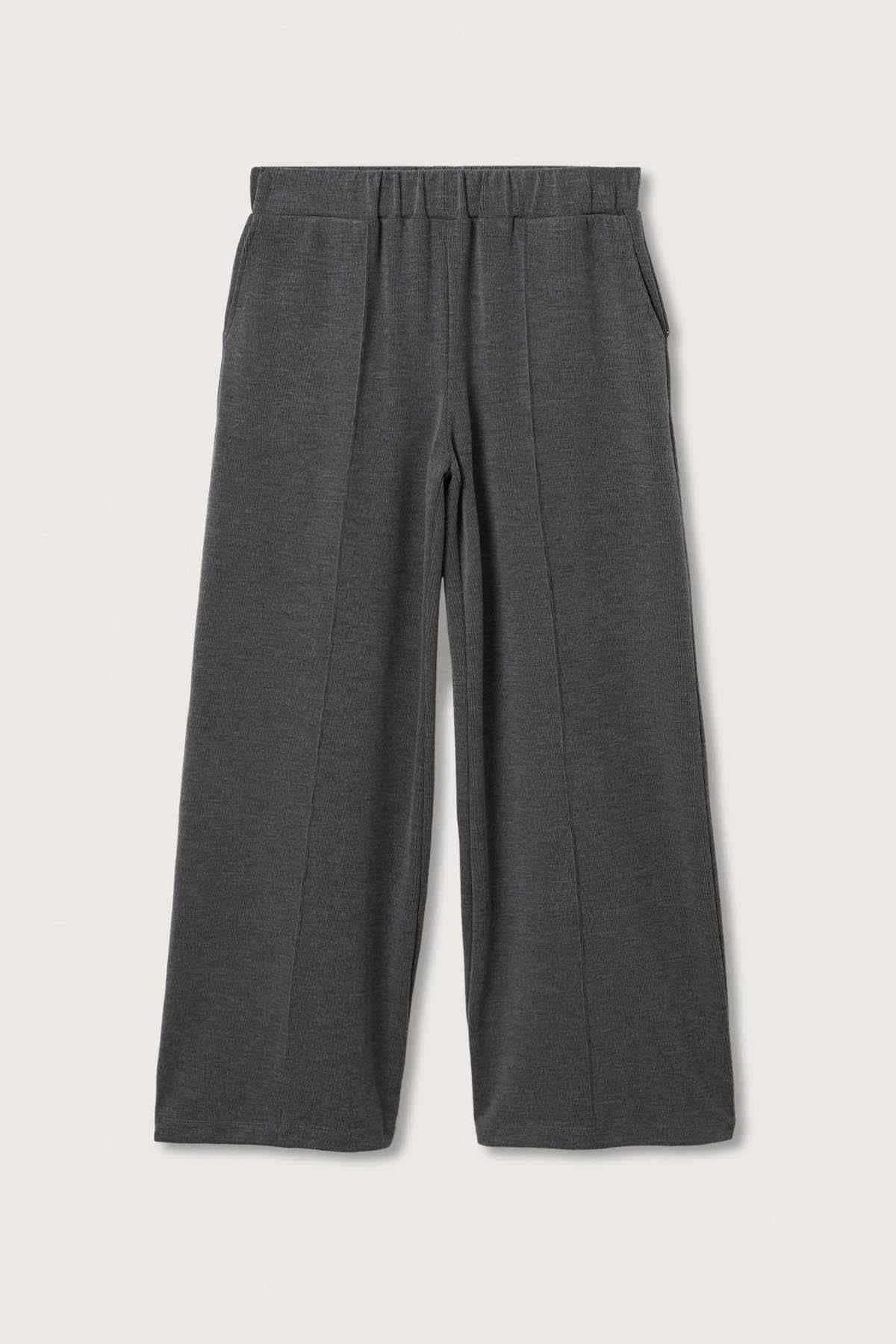Grey wide-leg sweatpants with elastic waistband and side pockets