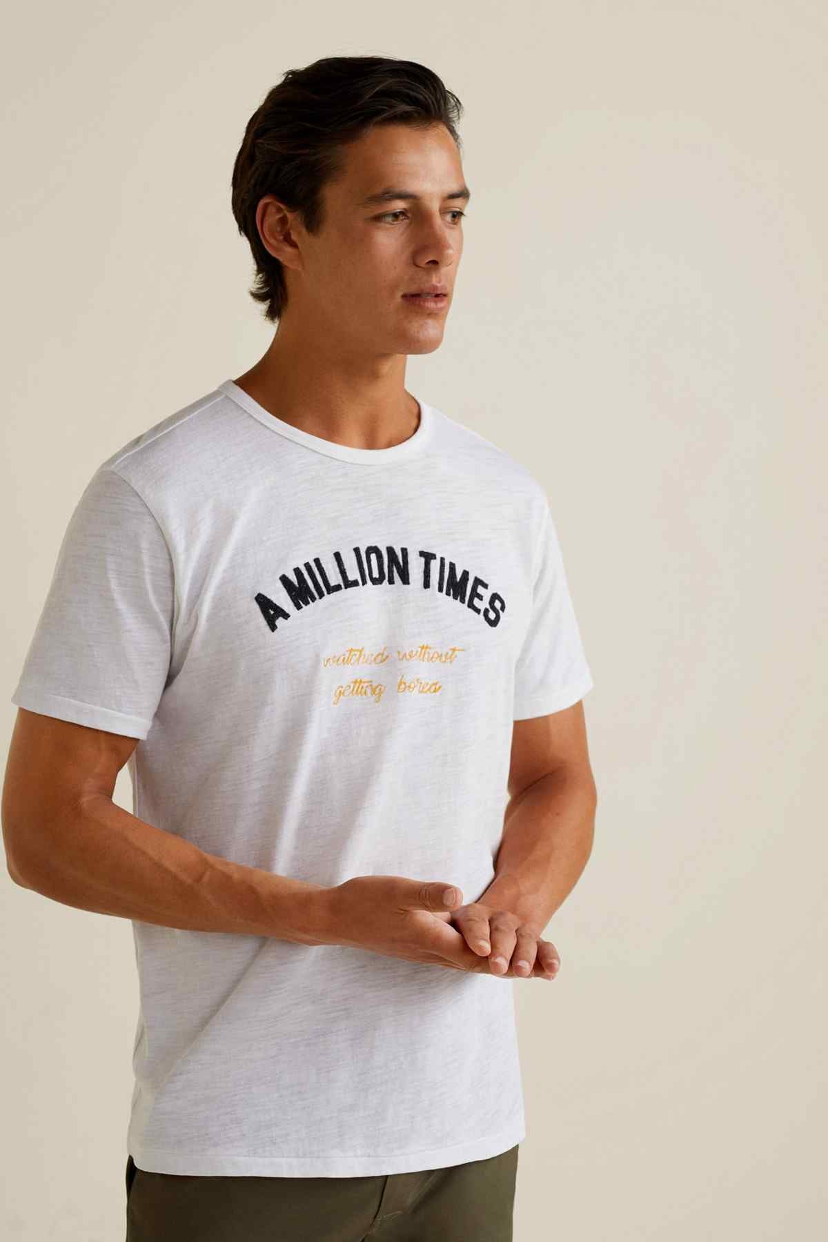 Men's white graphic T-shirt with round neck and short sleeves