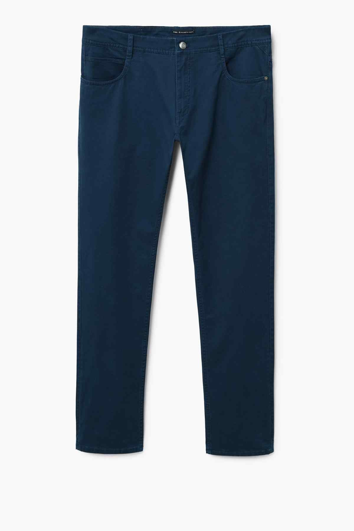 Dark blue denim jeans with straight legs and button closure