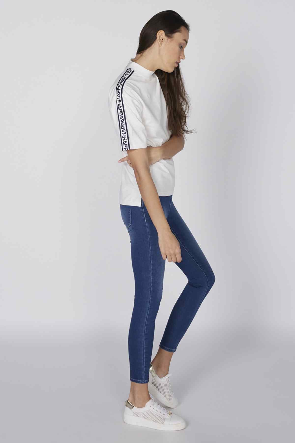 Blue skinny jeans with cuffed hems and zip fly