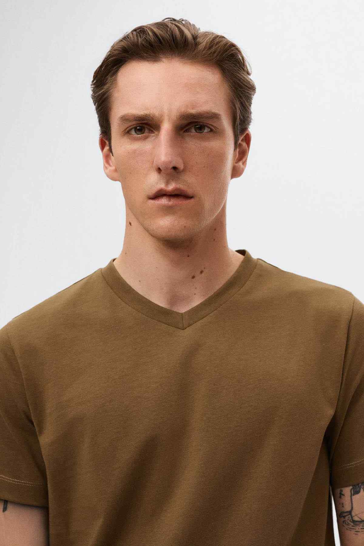 Ochre V-neck short-sleeve T-shirt neckline close-up