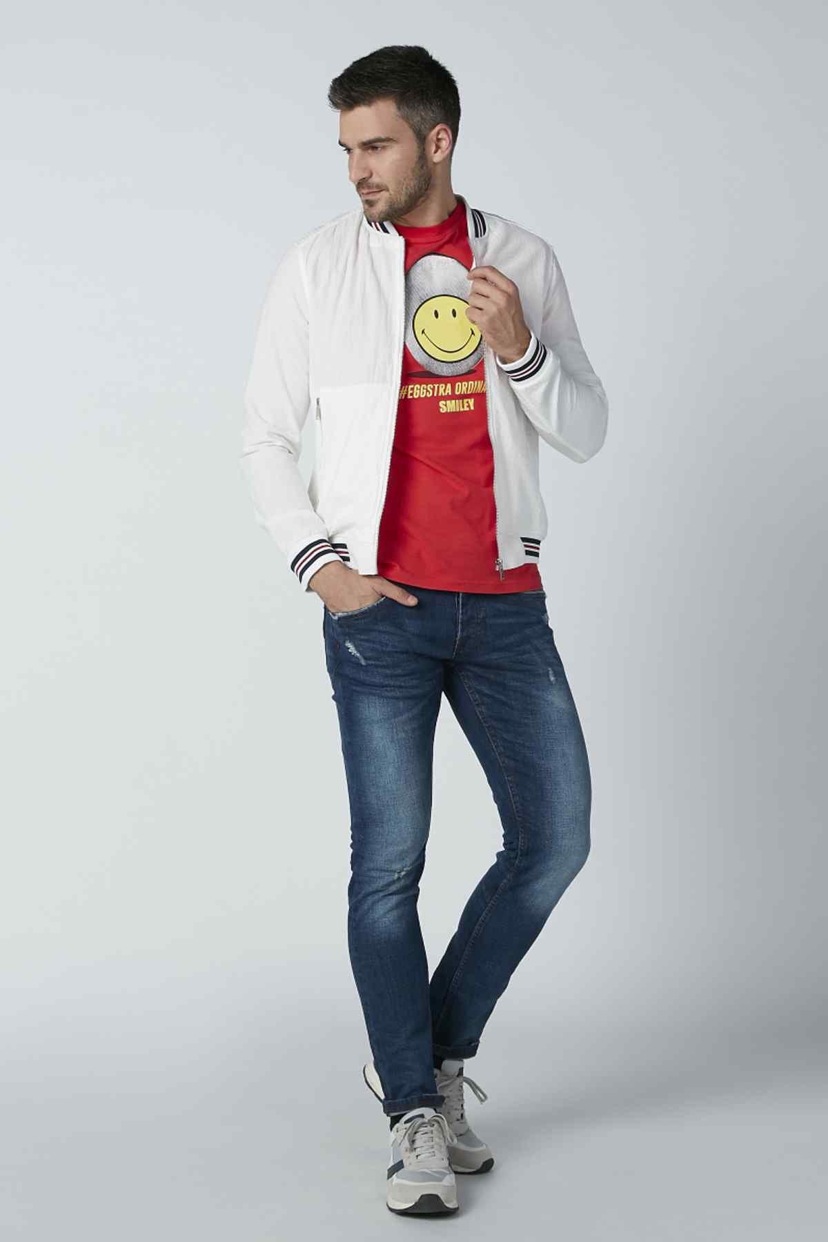 Blue slim-fit jeans with belt loops and five-pocket seams