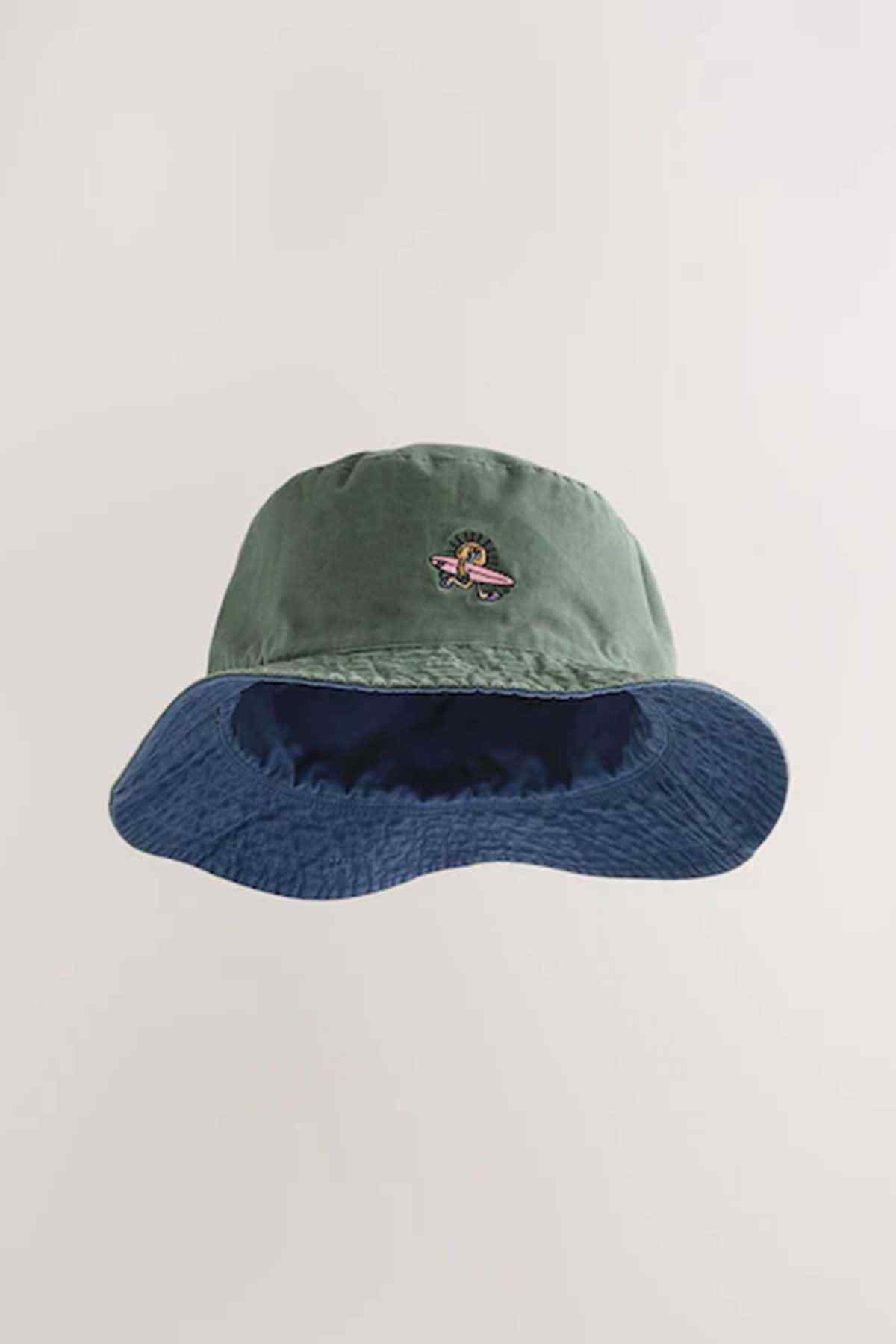 Green bucket hat with blue brim and embroidered patch at center