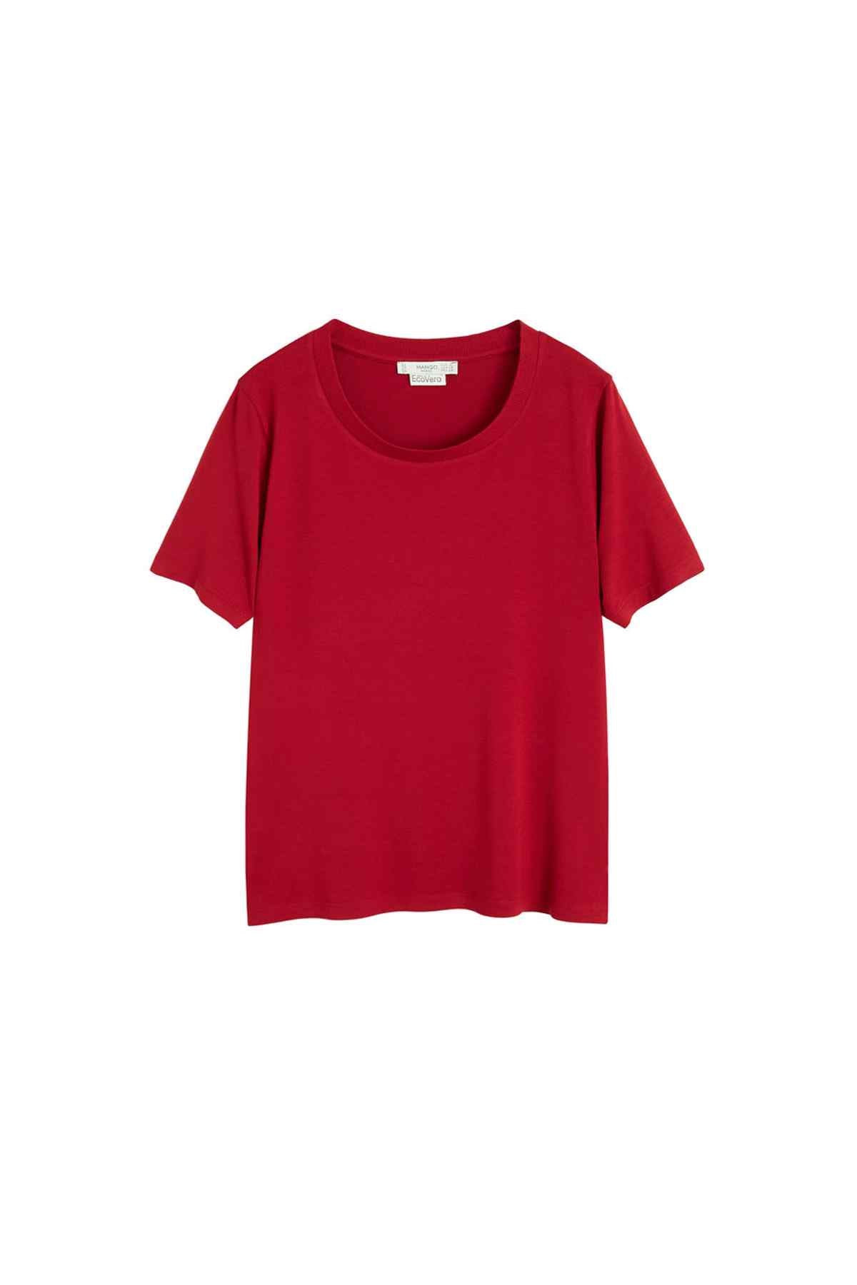 Maroon crew-neck short-sleeve T-shirt with straight hem