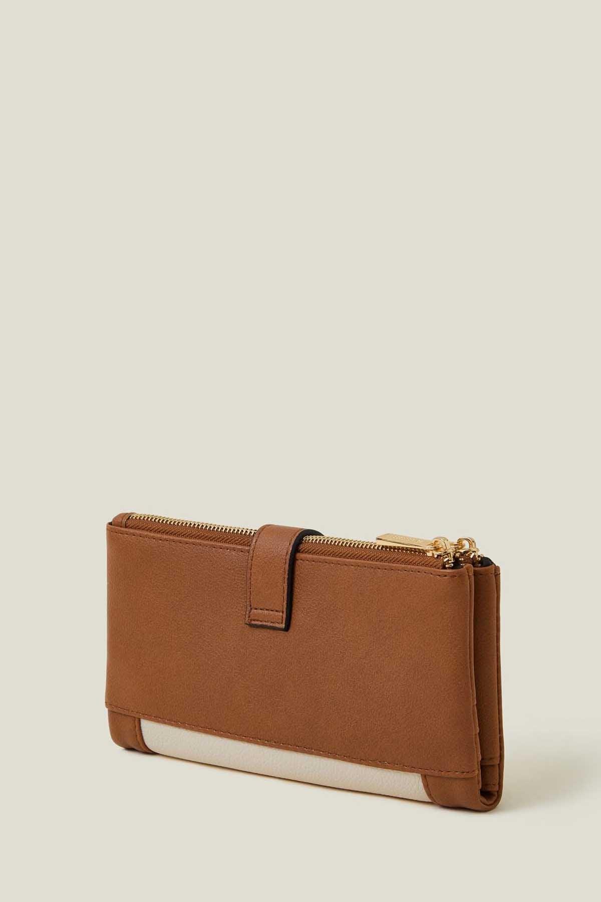 Accessorize - AK Galleria