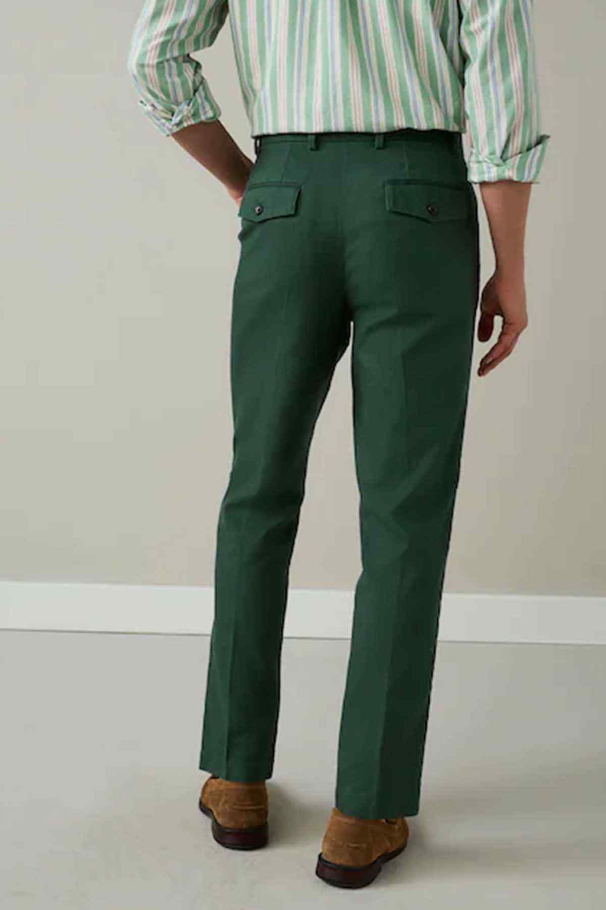 Men's dark green trousers with flap pockets and straight fit