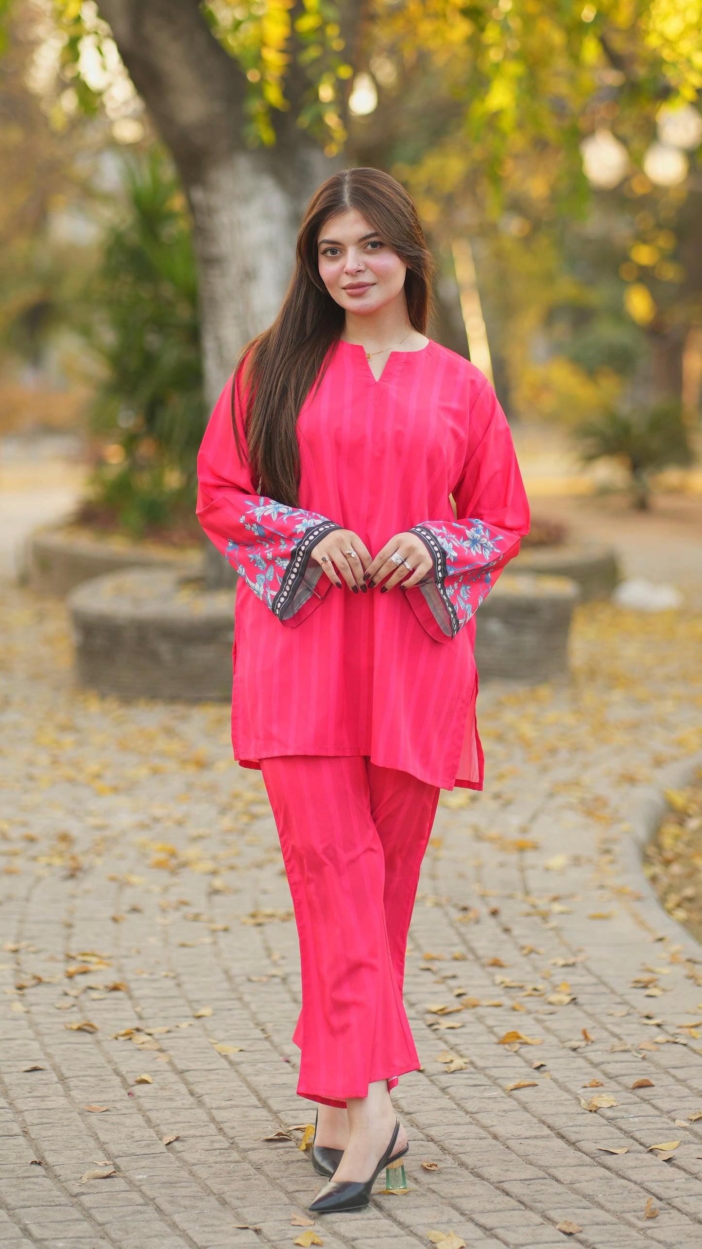 Dhaga pink kurta pajama set, round neck with dark patterned cuffs