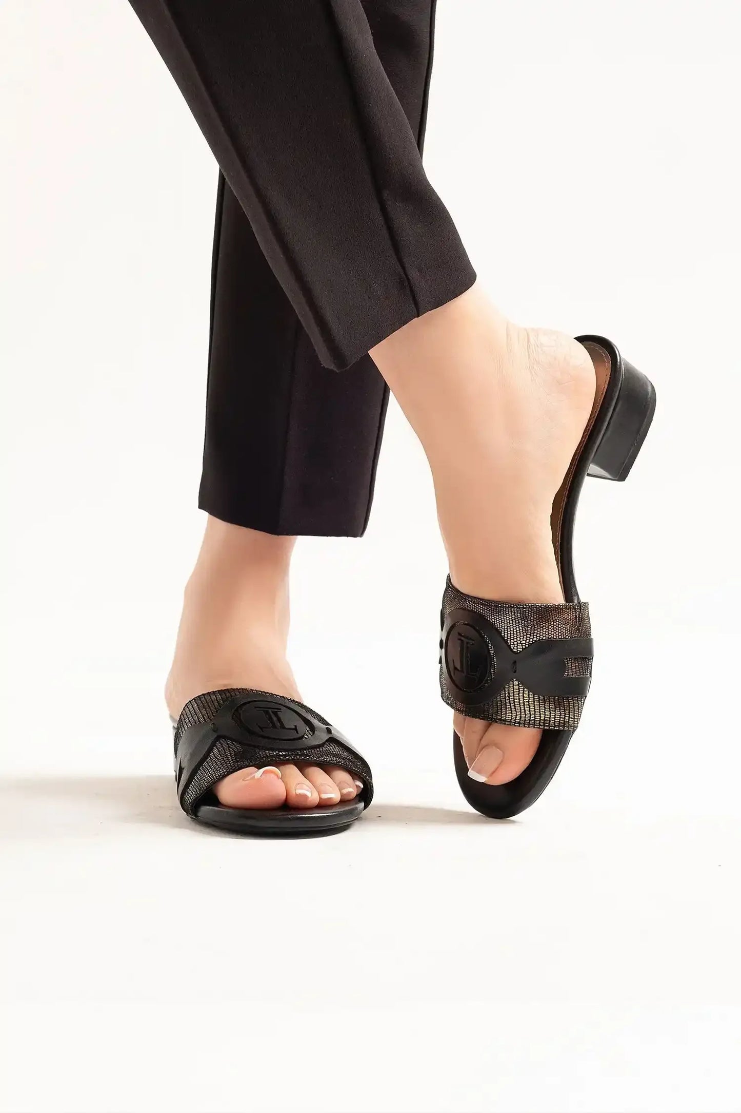 JULKÉ - AK Galleria