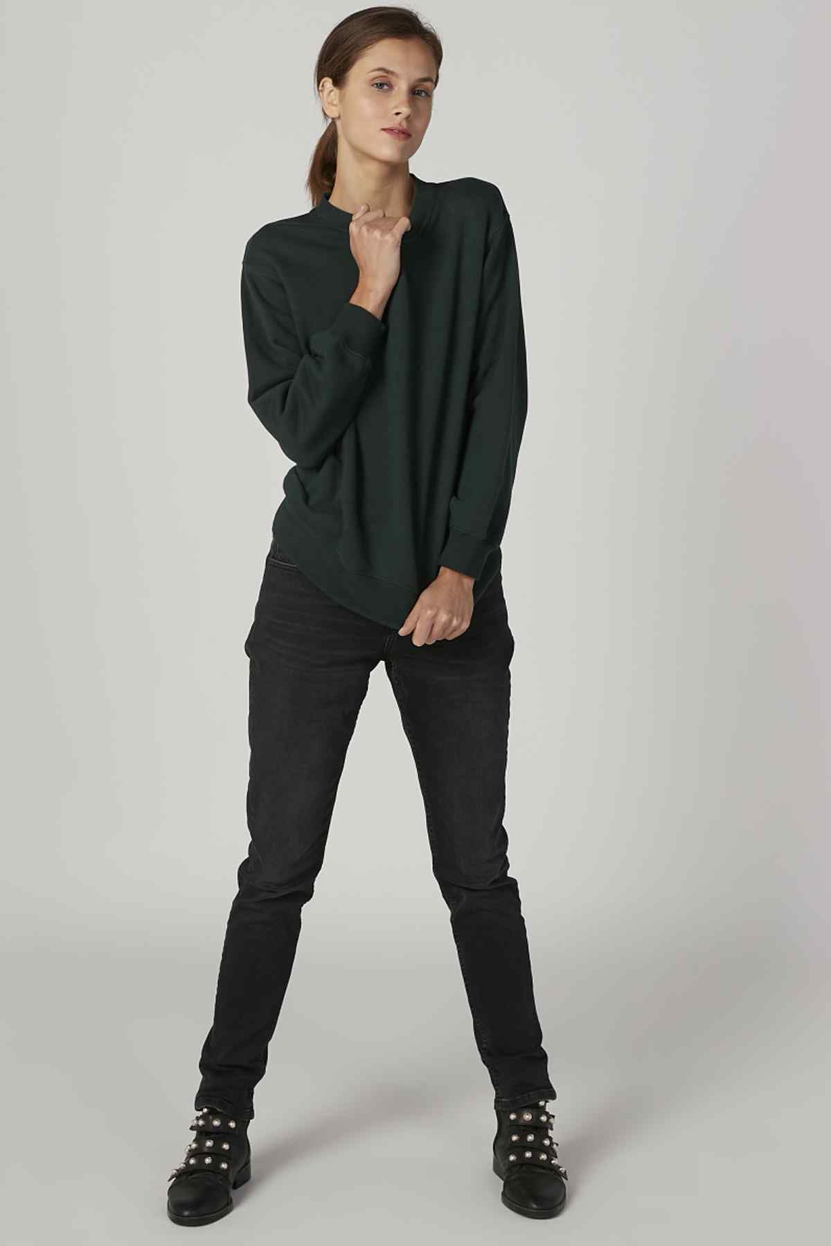 Dark green crewneck sweatshirt with long sleeves, ribbed collar, and cuffs