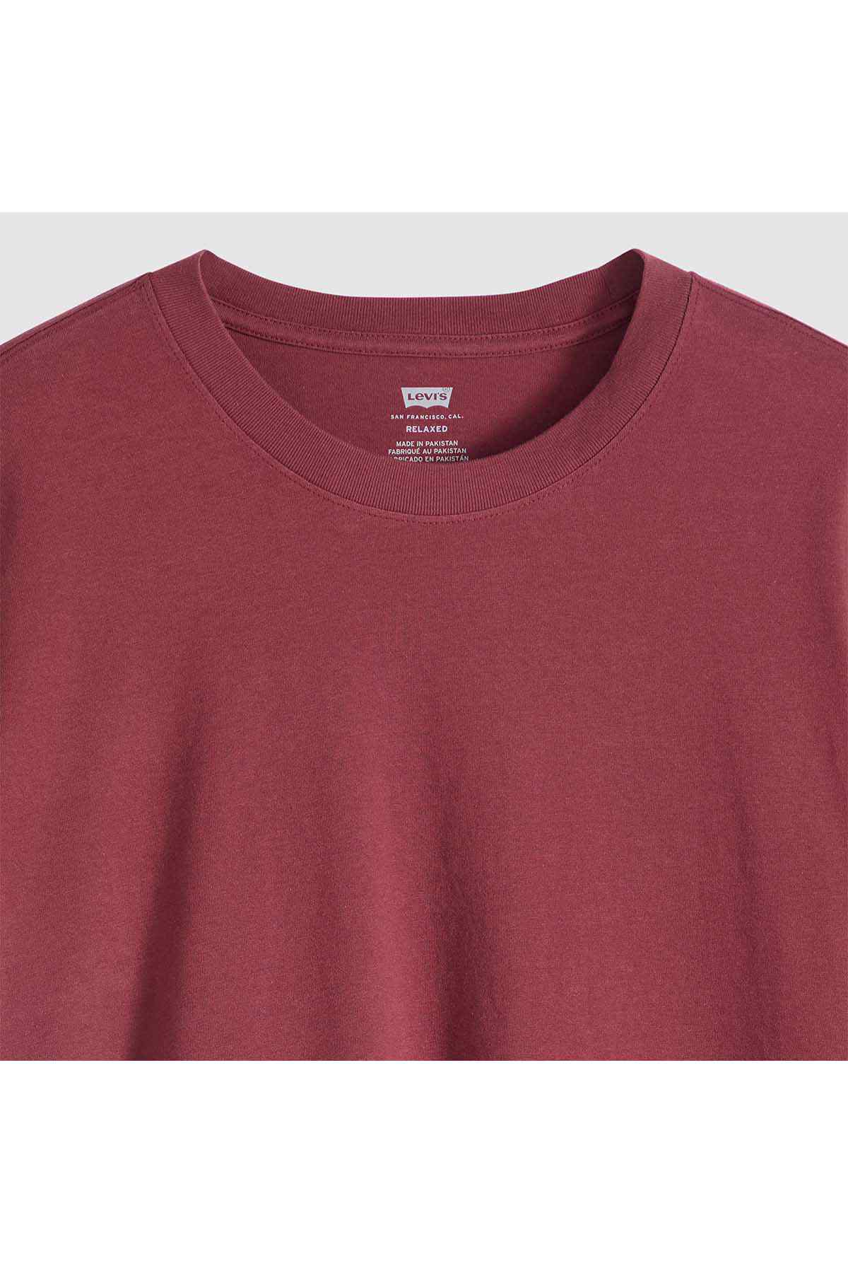 Levi's maroon-red crewneck T-shirt close-up of neckline and logo
