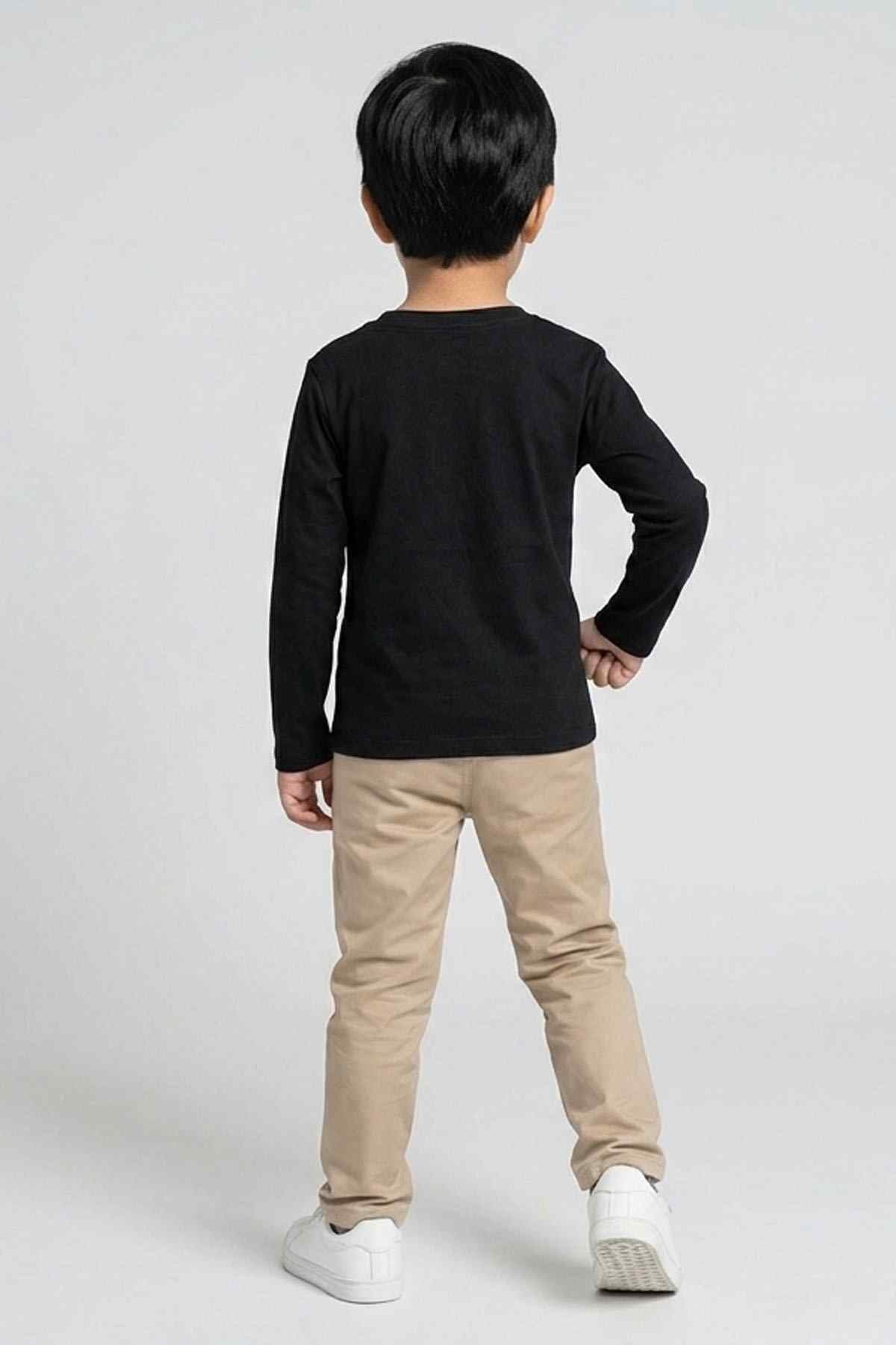 Black long-sleeve baby shirt with crew neck, worn with beige pants and sneakers