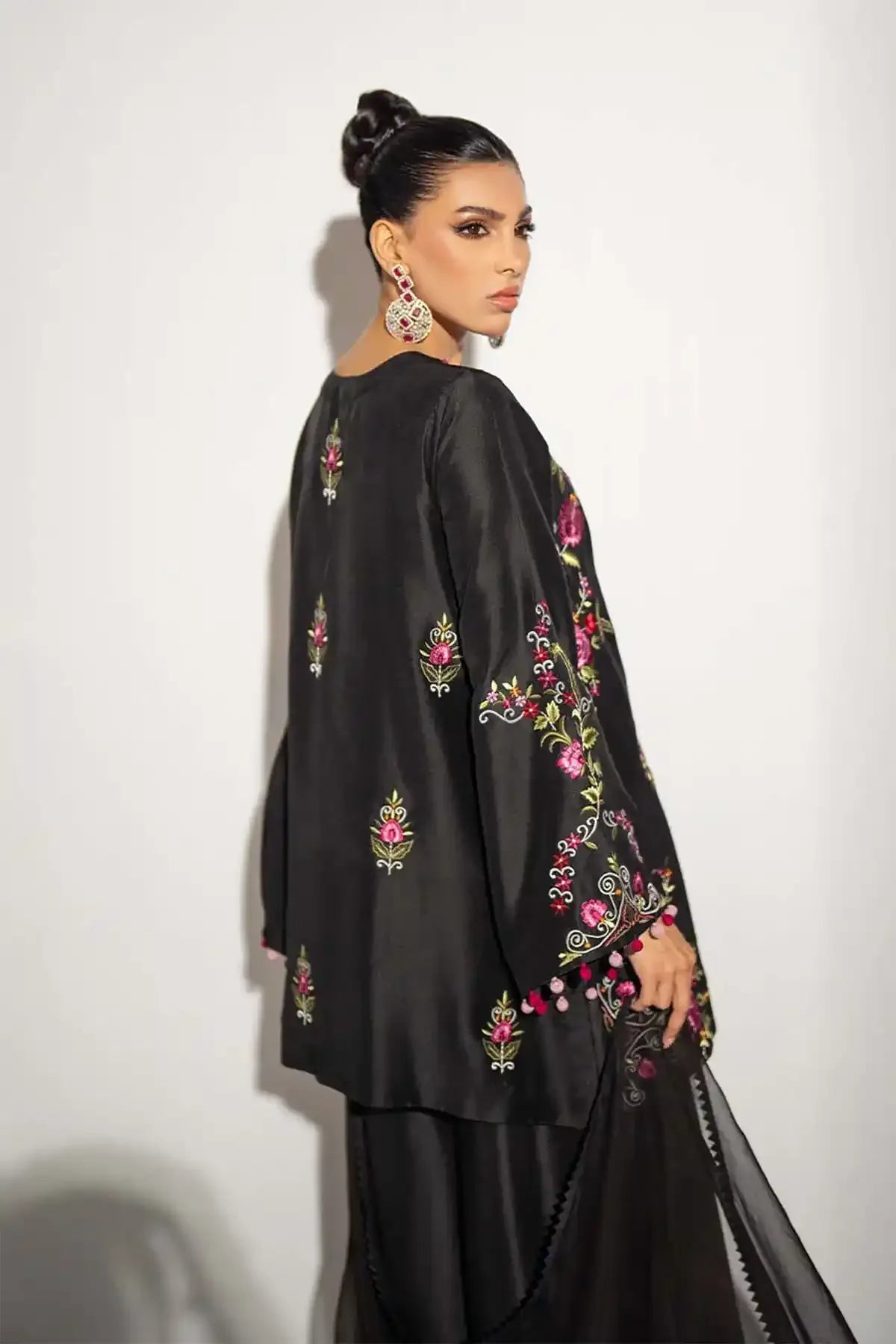 Nimra Kashif - AK Galleria