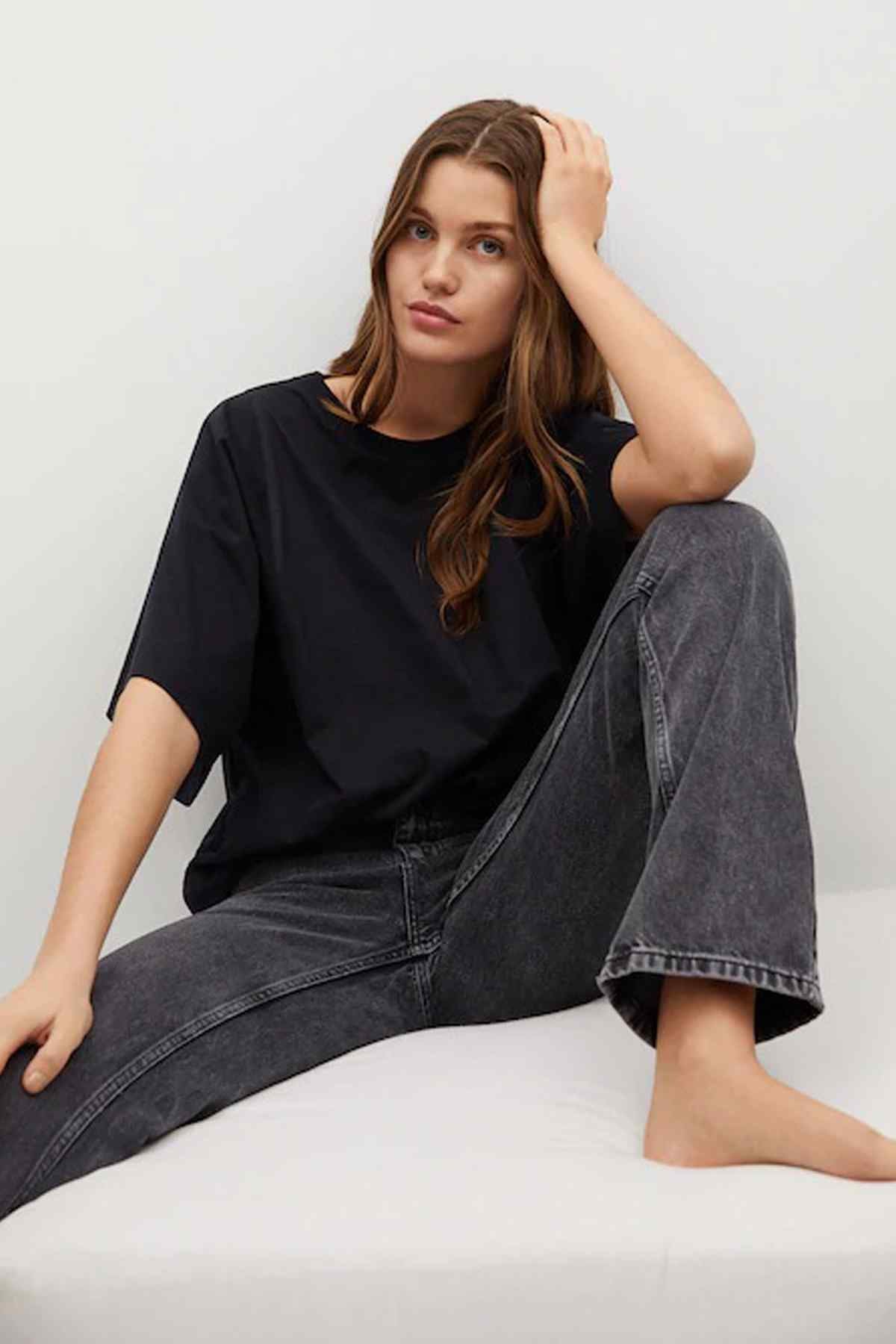 Black short-sleeve T-shirt with crew neck, side angle