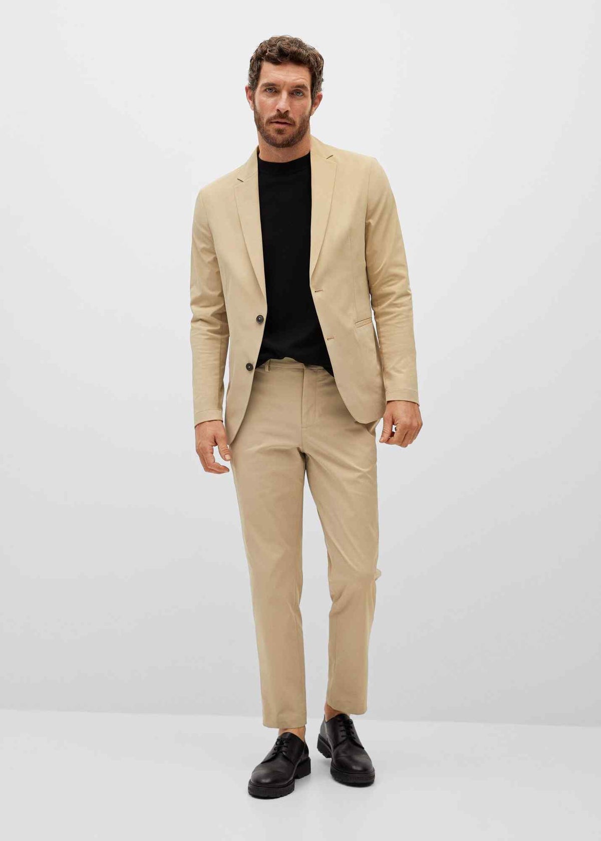 Beige blazer and matching trousers, single-breasted with notched lapels