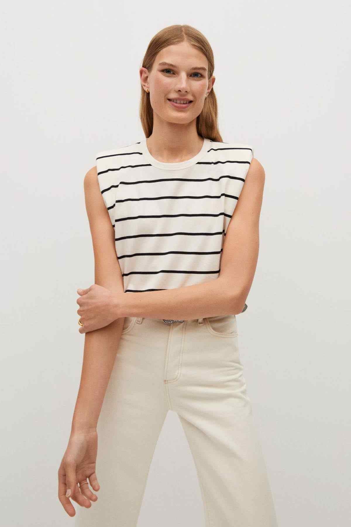 Women’s off-white sleeveless striped top with black horizontal lines