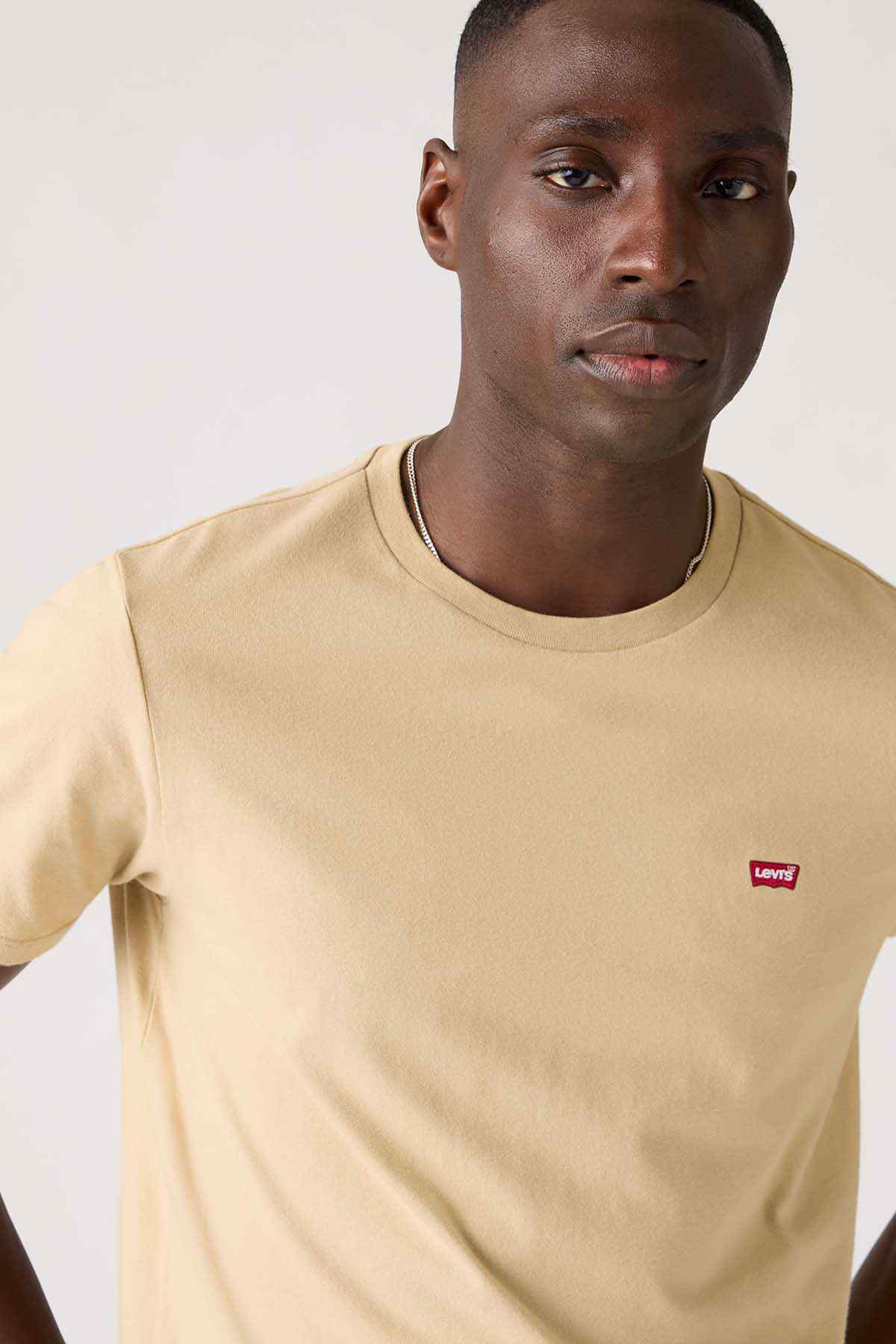 Levi's tan crewneck T-shirt with chest logo detail