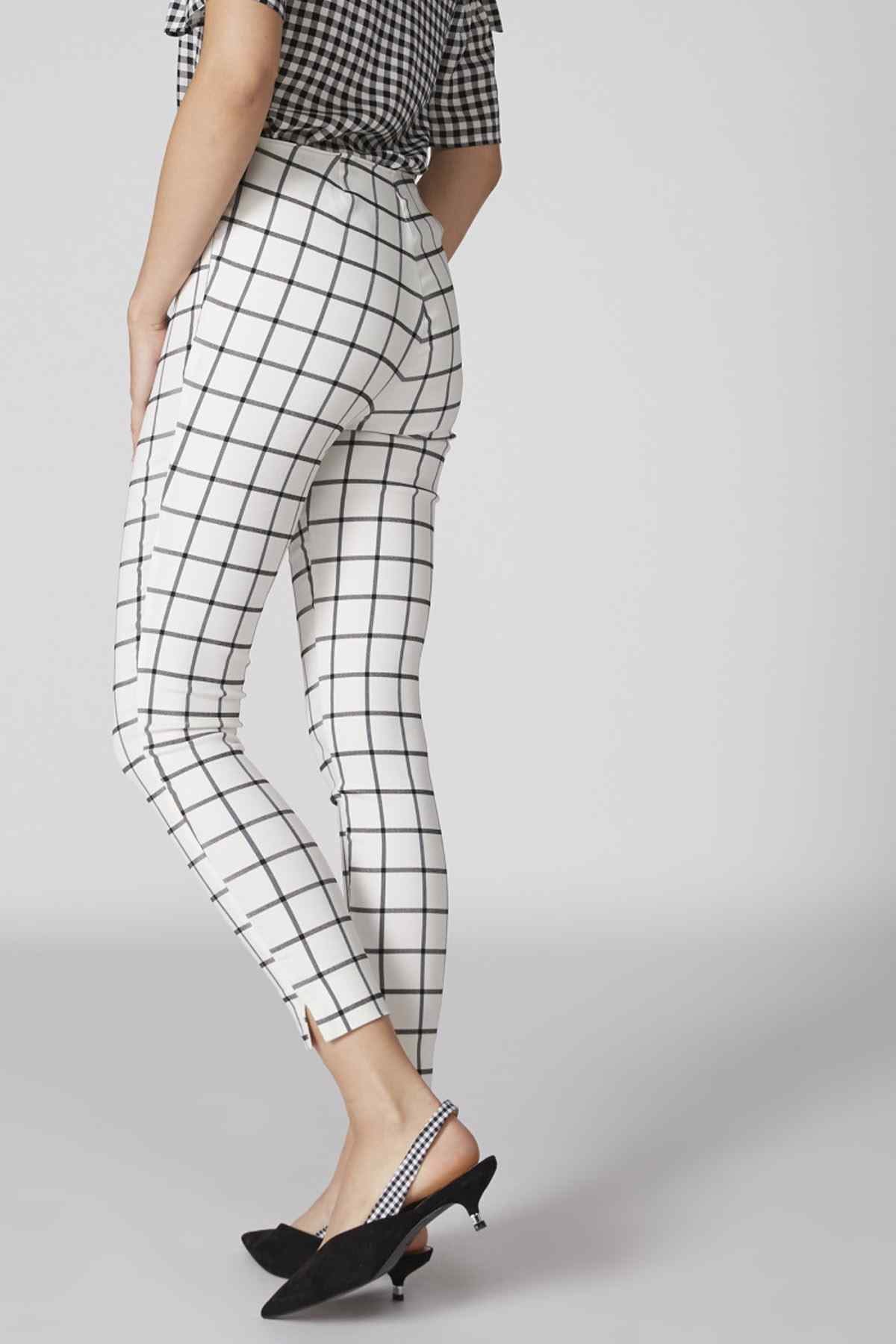Black-and-white grid skinny pants with belt loops and ankle length