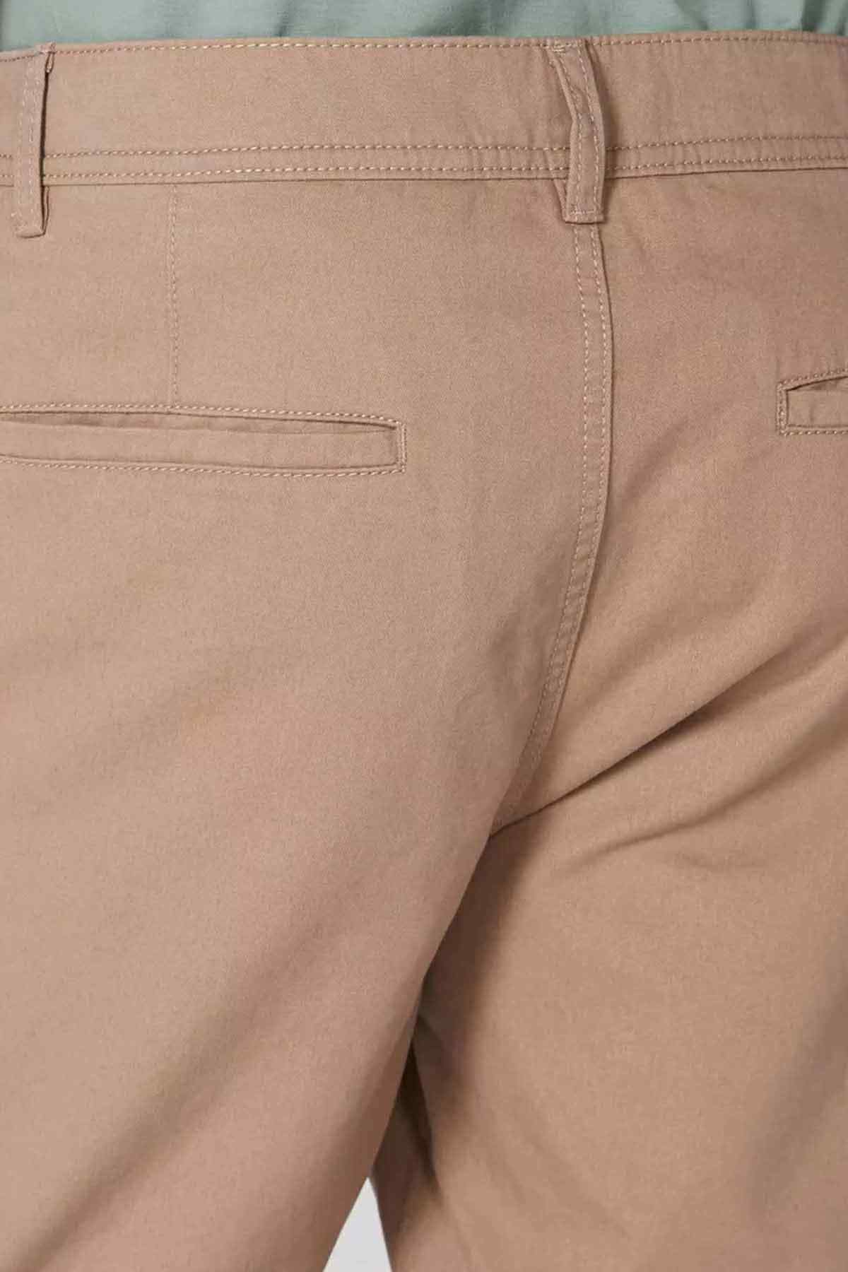 Brown chino shorts with zip fly and front pockets, close-up