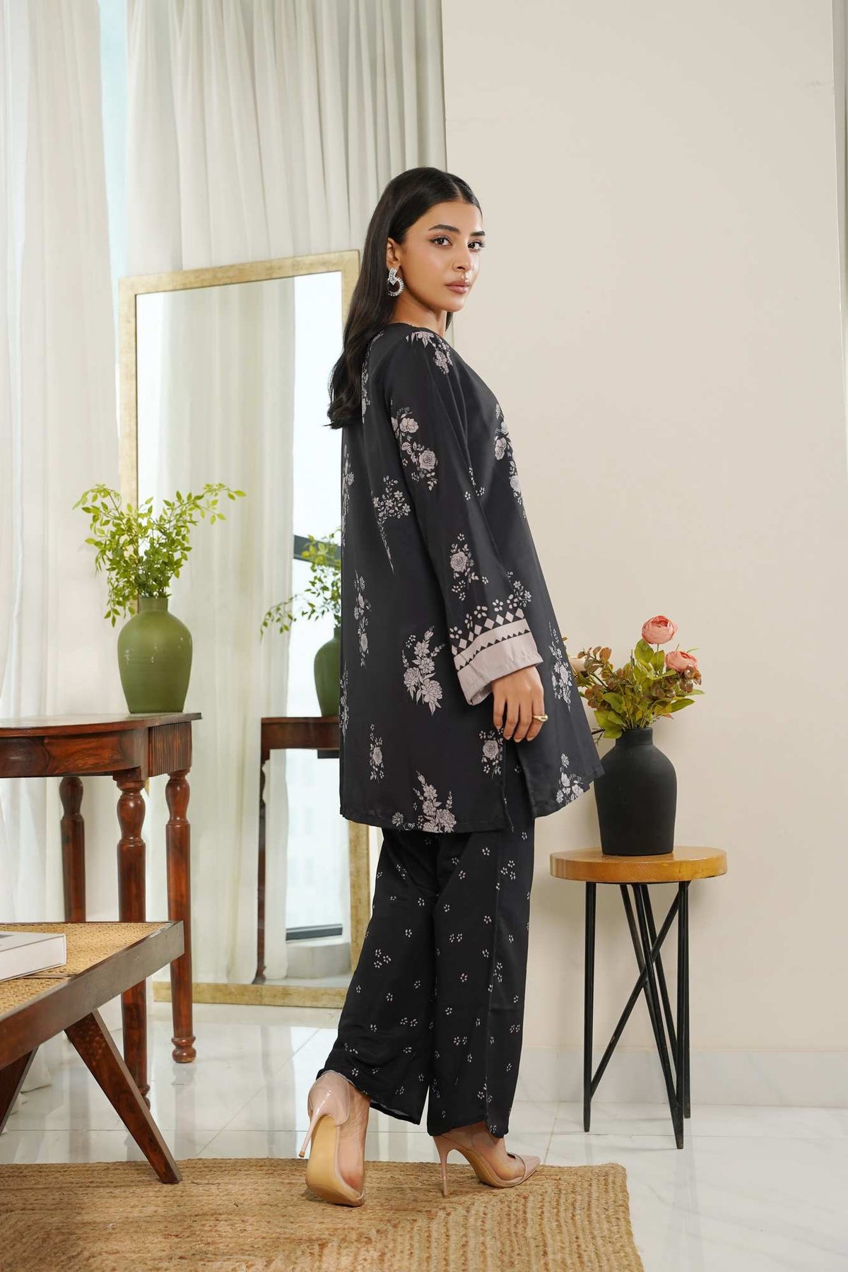 Black floral kurta and wide-leg pant set with long cuffed sleeves