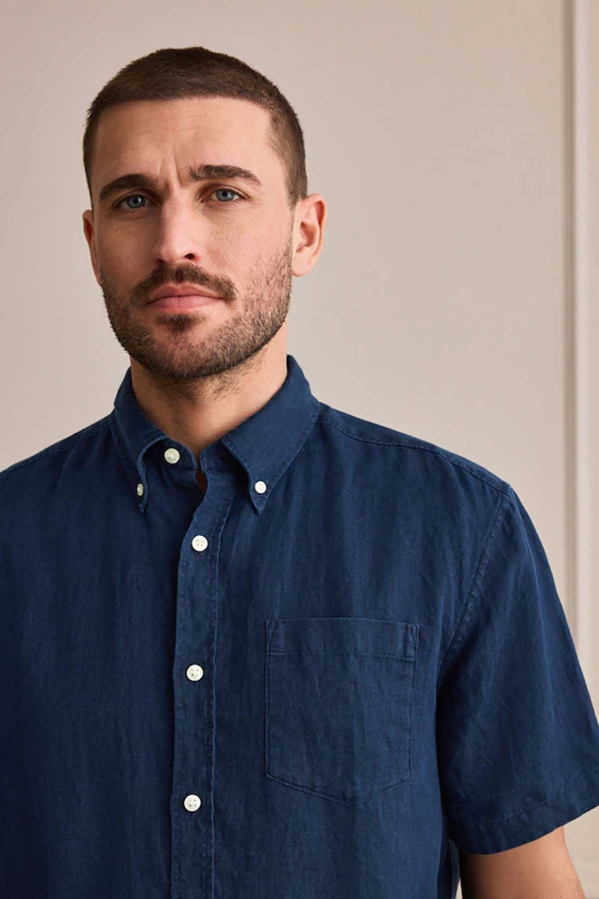 Men's navy short-sleeve shirt neckline with buttoned collar