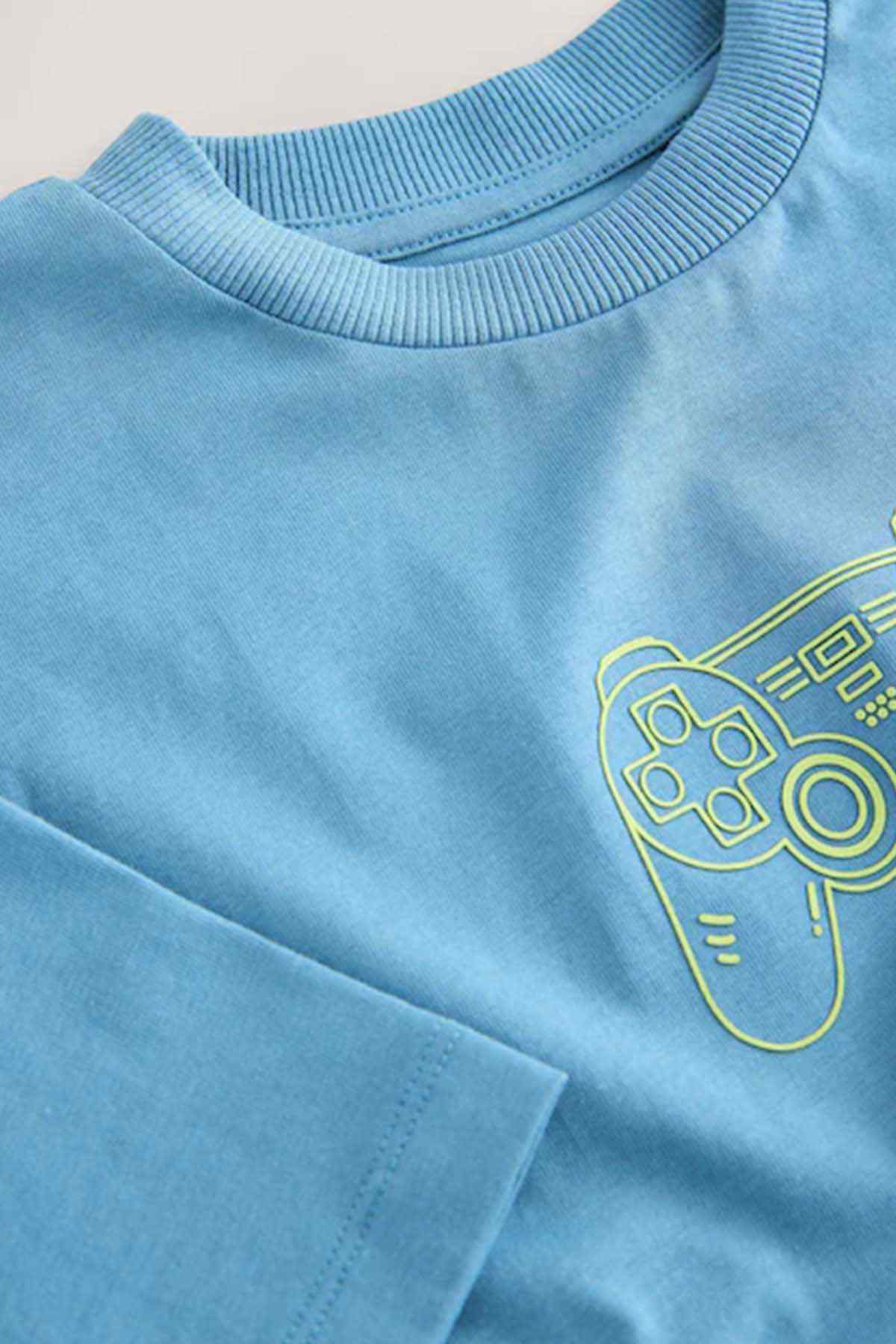 Blue crew-neck T-shirt with ribbed collar and yellow neon game graphic
