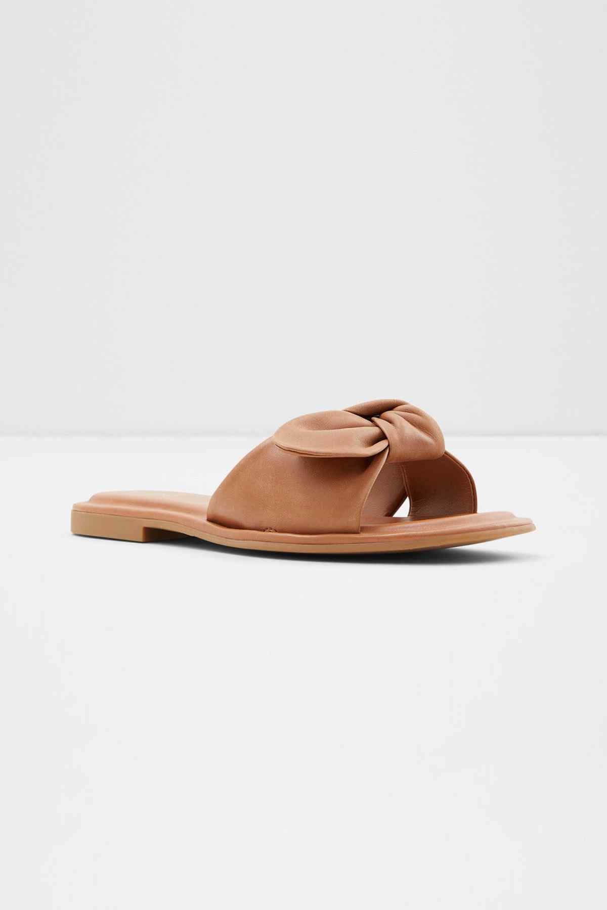 Cognac slide sandals with bow-like knotted strap and flat sole