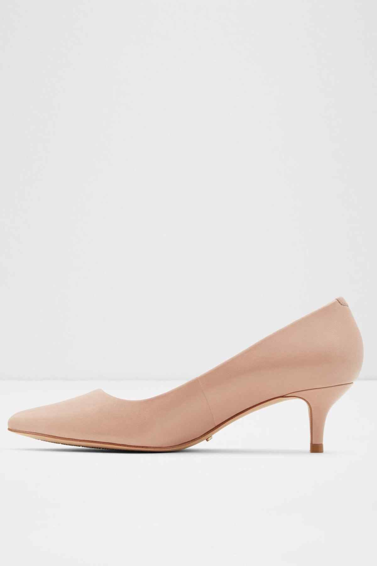 Beige pointed-toe low-heel pump, angled profile