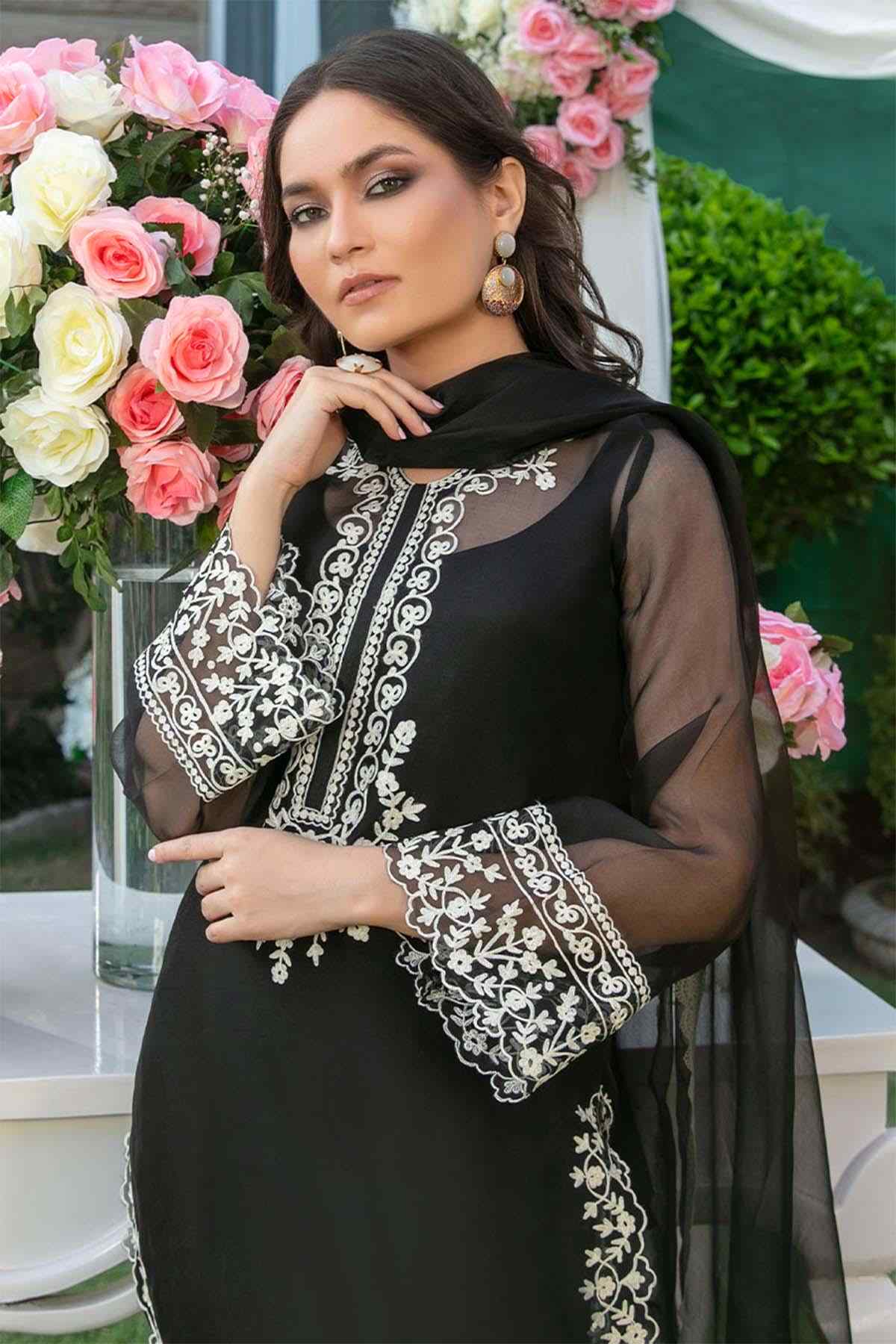 Nimra Kashif - AK Galleria