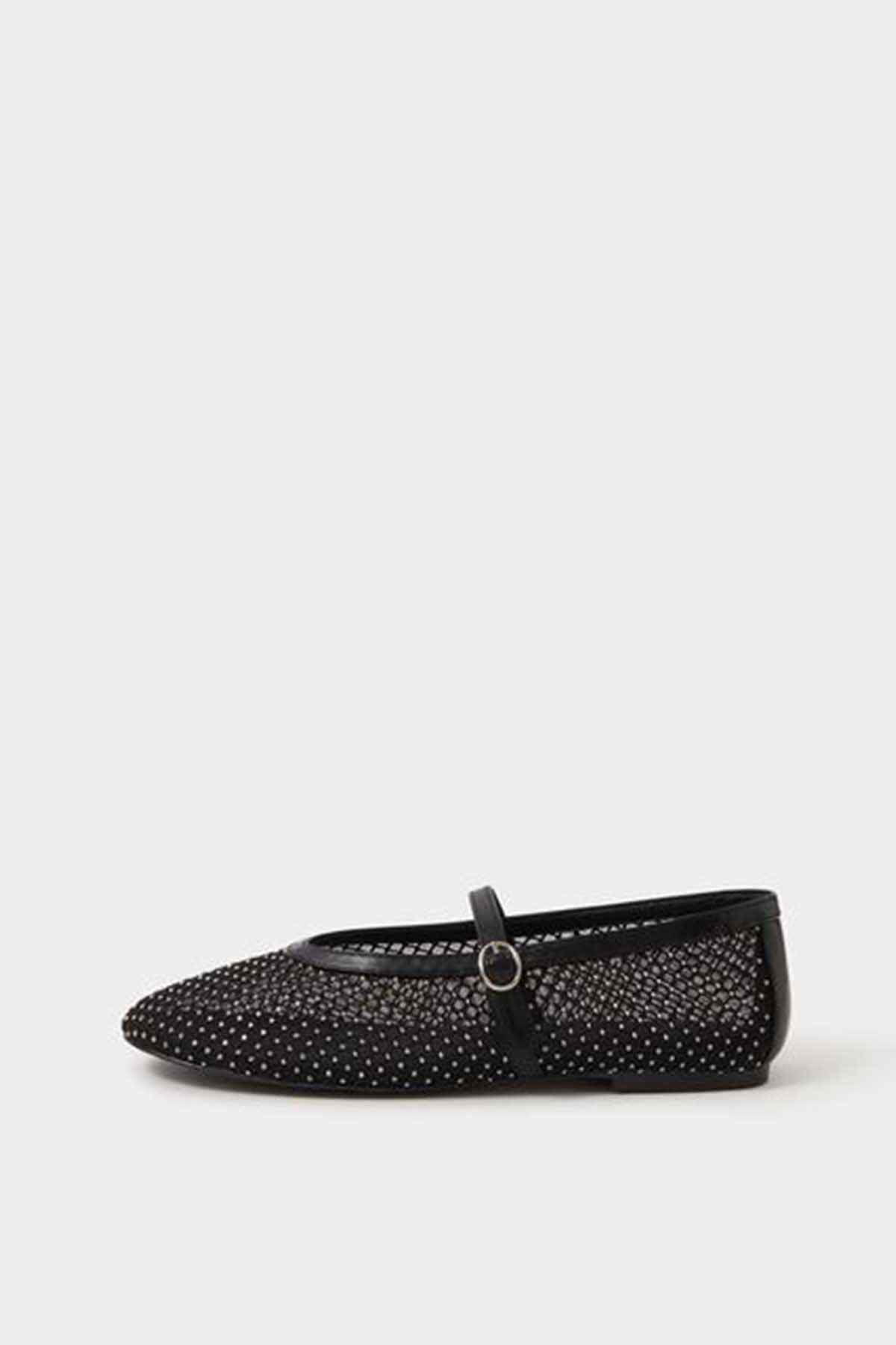 Accessorize black dotted ballet flat with single top strap and buckle