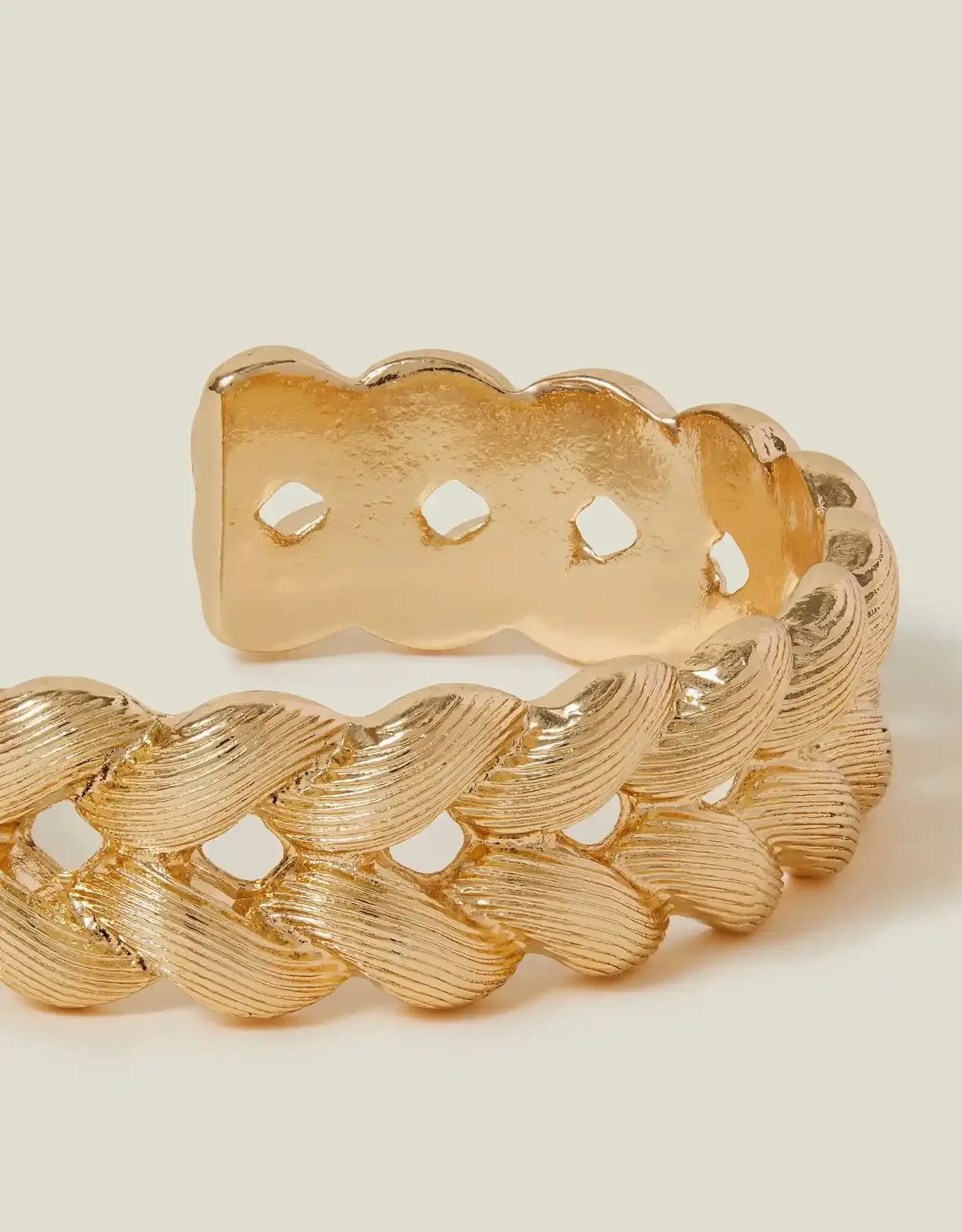 Accessorize - AK Galleria