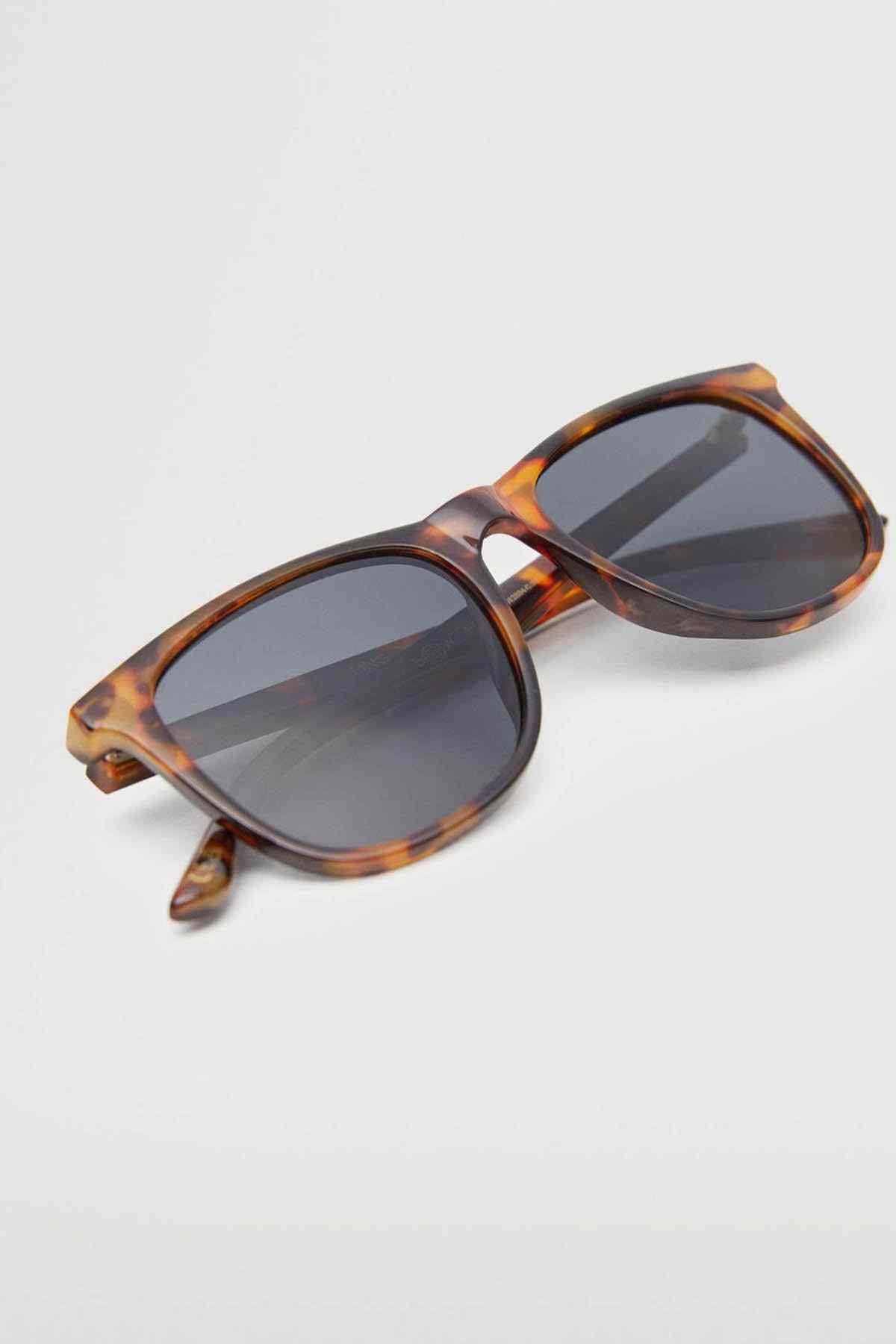 MANGO tortoiseshell sunglasses angled view, dark lenses and double-bridge frame