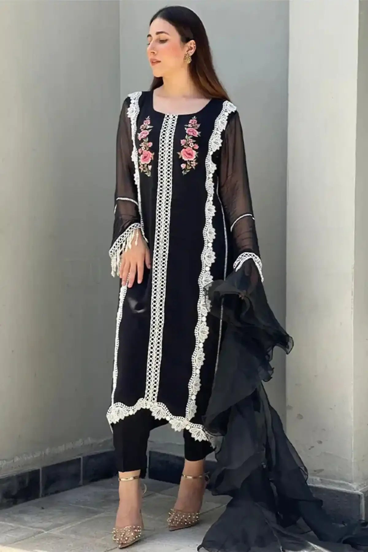 MANAAL ARFEEN - AK Galleria