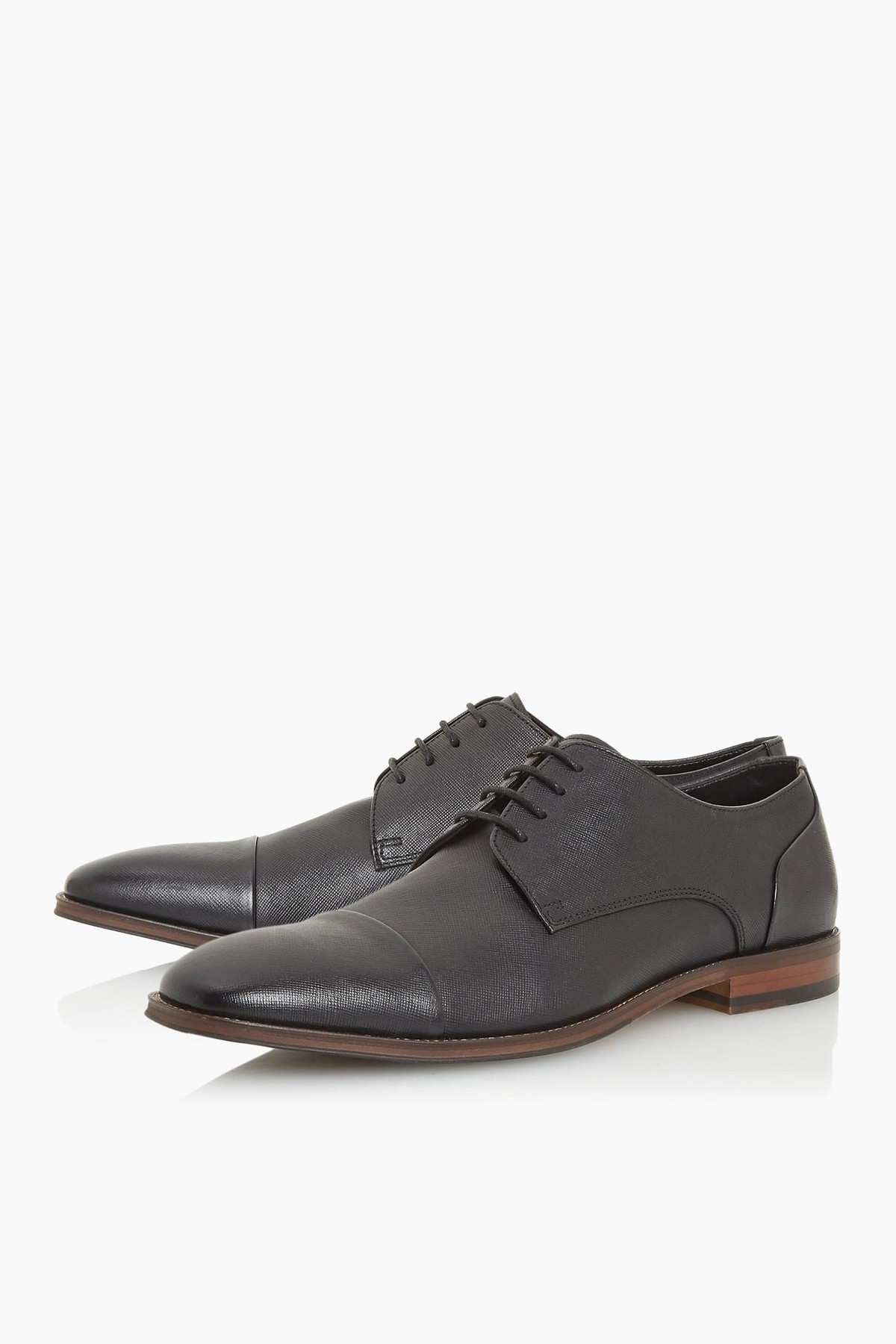 Black leather lace-up oxford shoes with plain toe and brown sole