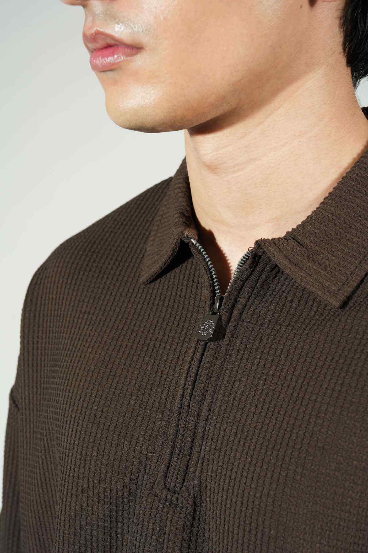 Brackets brown textured collar with zipper and short sleeves