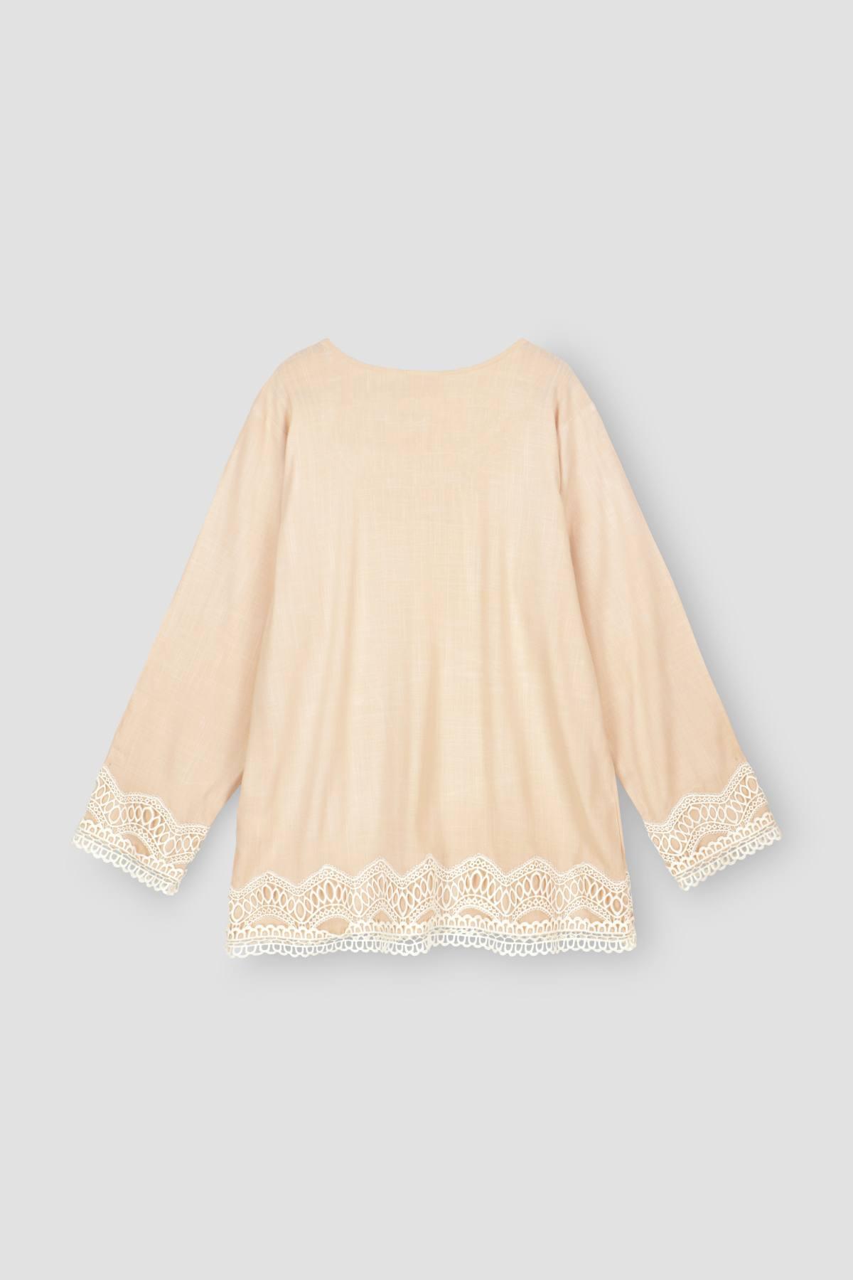 Solid Laces Top