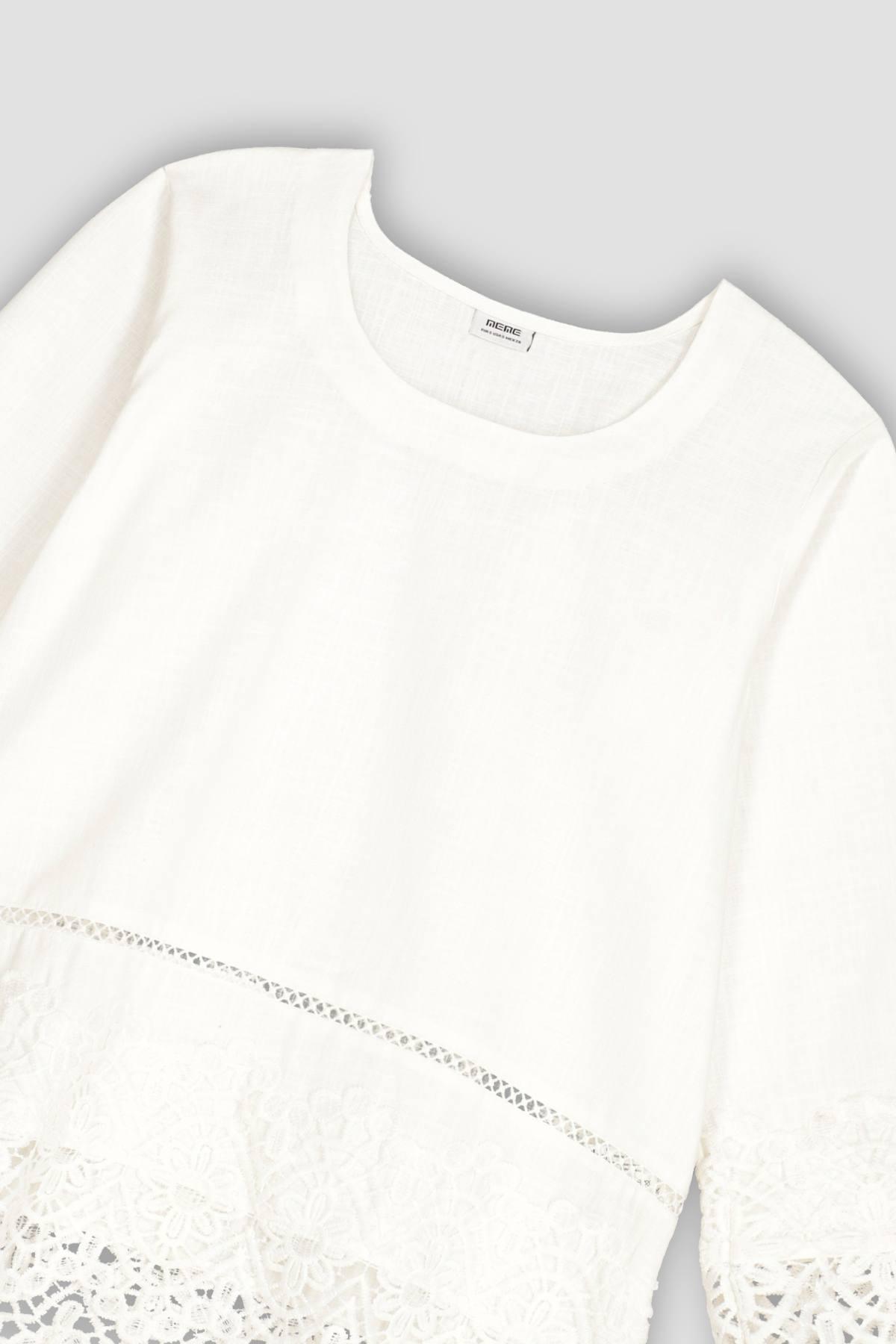 Solid Laces Top