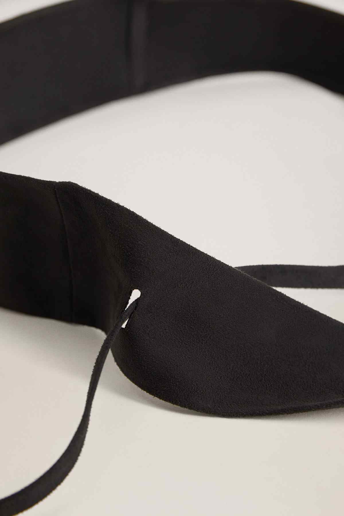 Black wide fabric headband with tie ends and seam detail