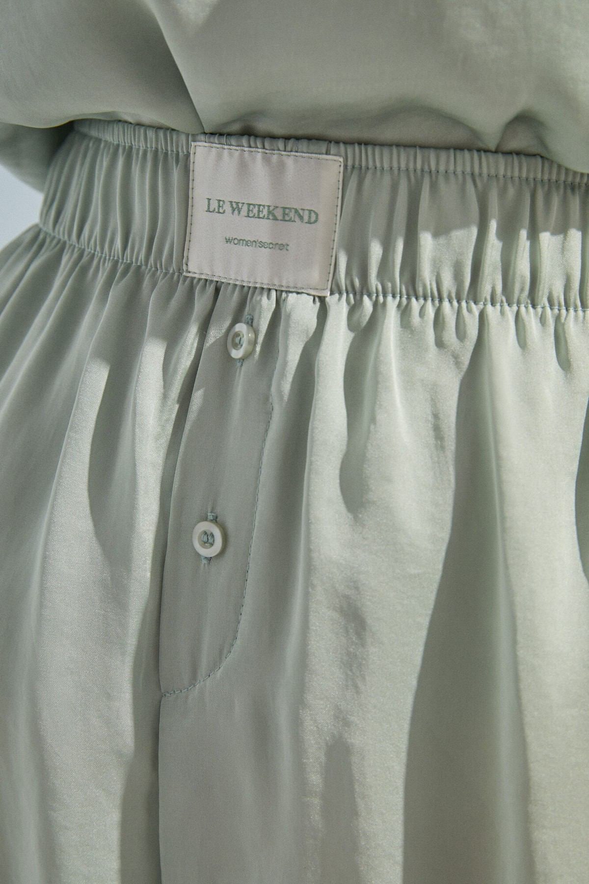 Women'secret light-green elastic waist shorts with brand patch and button detail