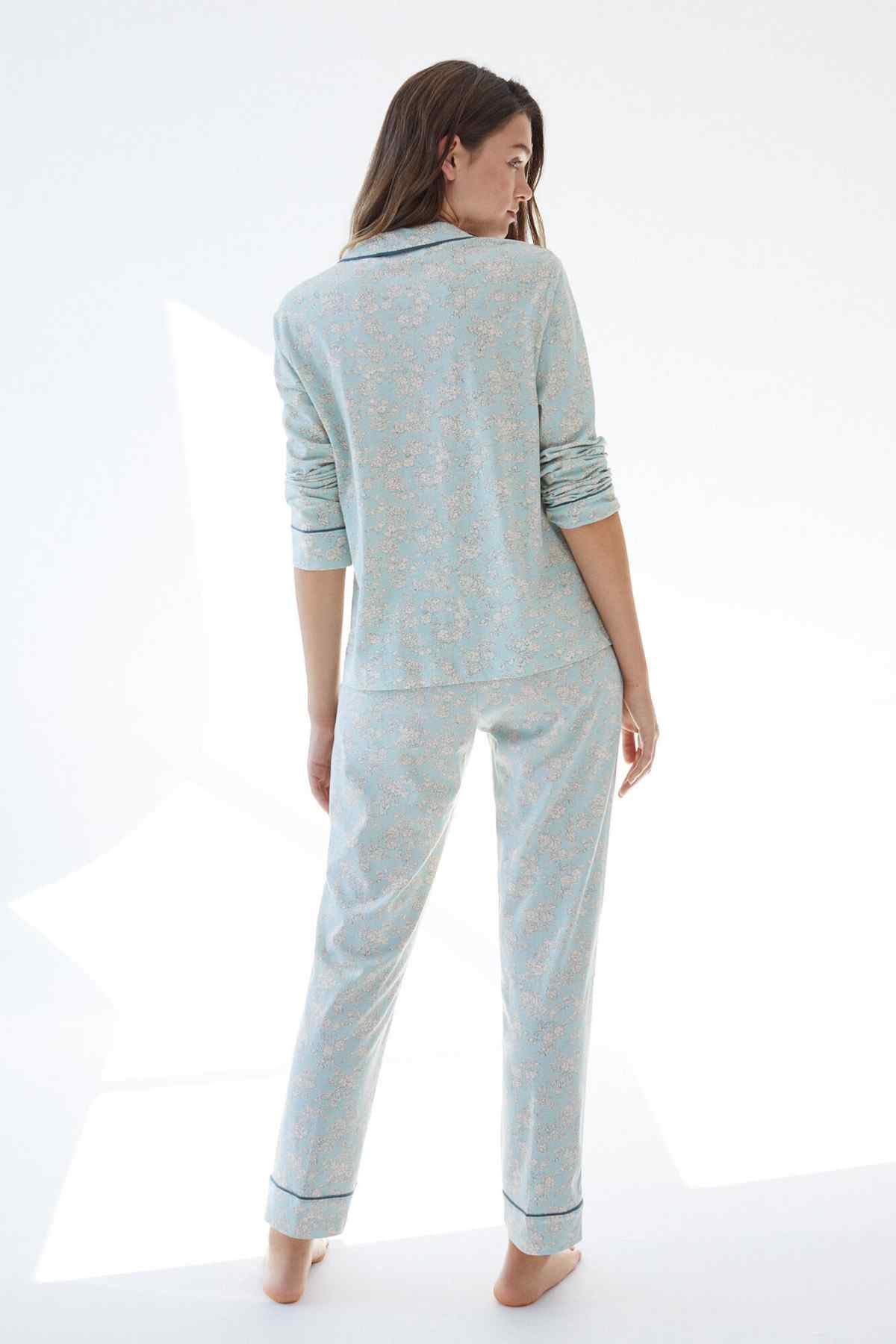 Women'secret printed pajama set, back view with three-quarter sleeves and tapered pants
