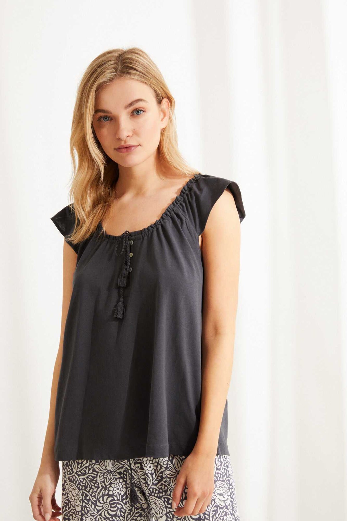 Women'secret charcoal grey sleeveless pajama top with tassel tie and patterned capri pants