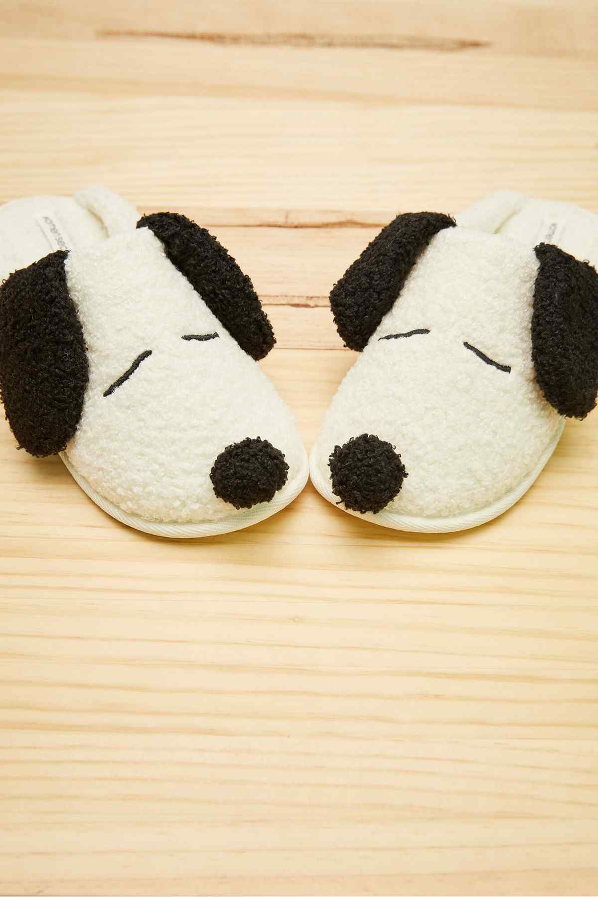 Women'secret ivory plush panda slippers, close-up two slip-ons with black face patches