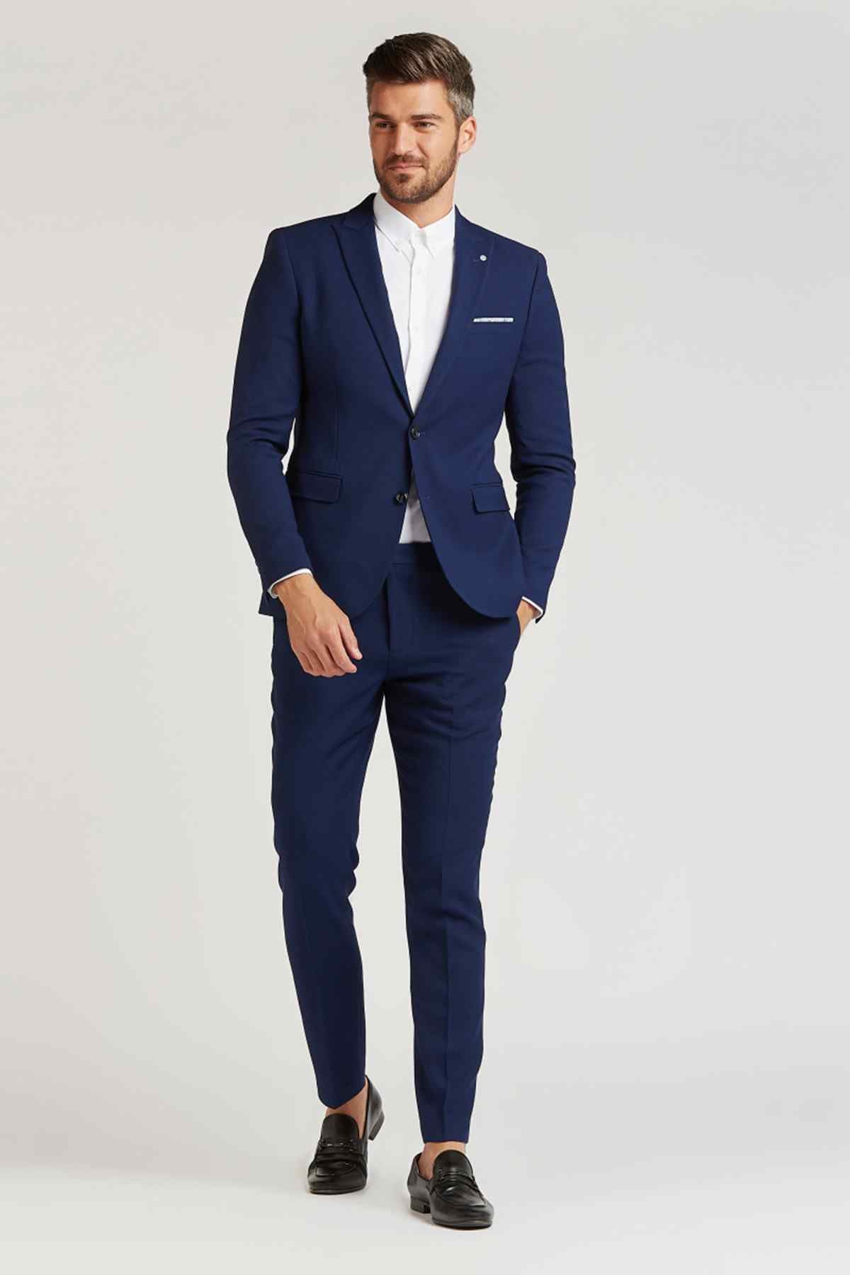 Men's navy blue 2-piece suit with notch lapel jacket and flat-front trousers