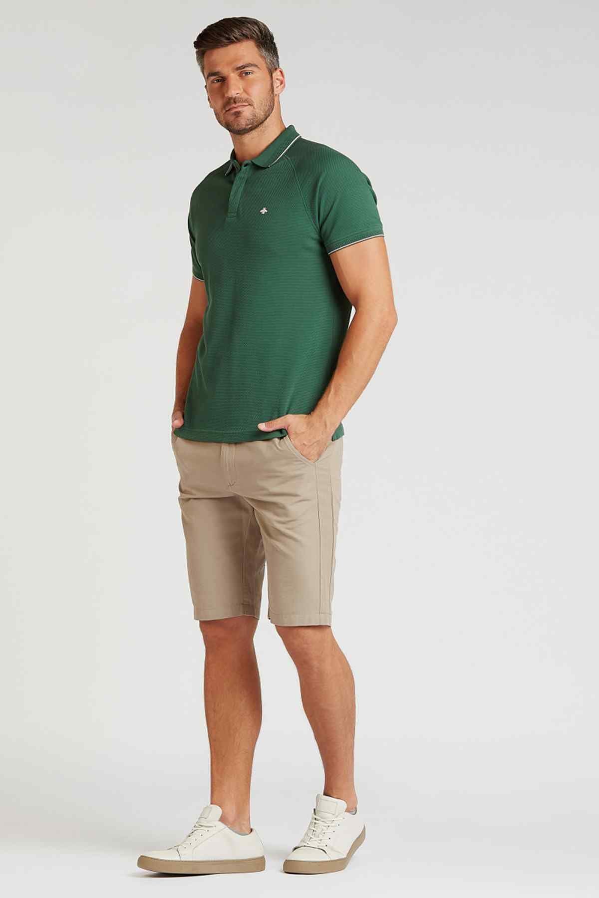 Beige men’s casual shorts with drawstring waistband, front pockets, knee length