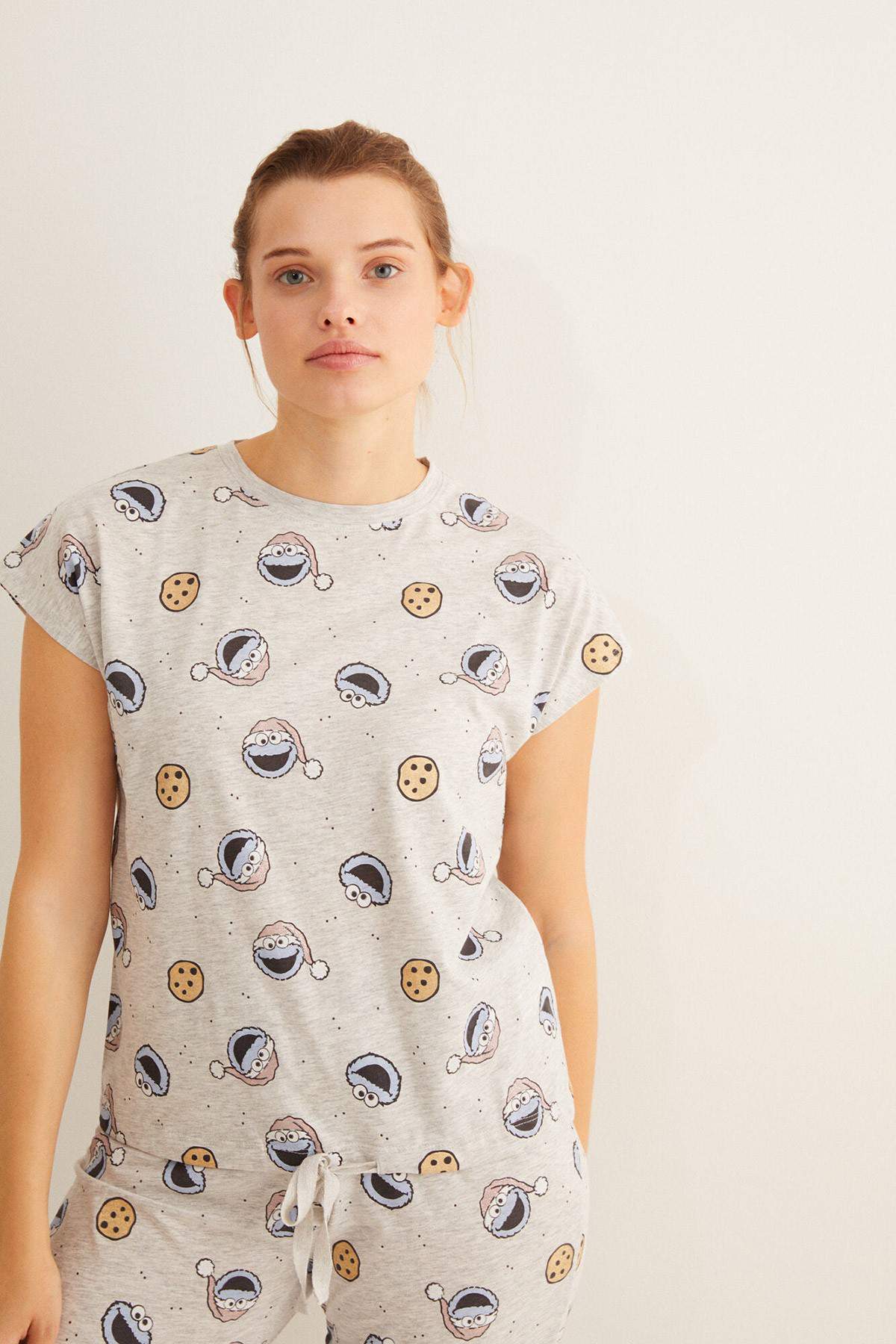Women'secret pajama top with short sleeves, cookie and coffee print on light fabric