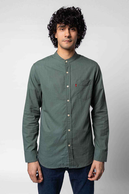 Men's green long-sleeve button-up shirt, single chest pocket
